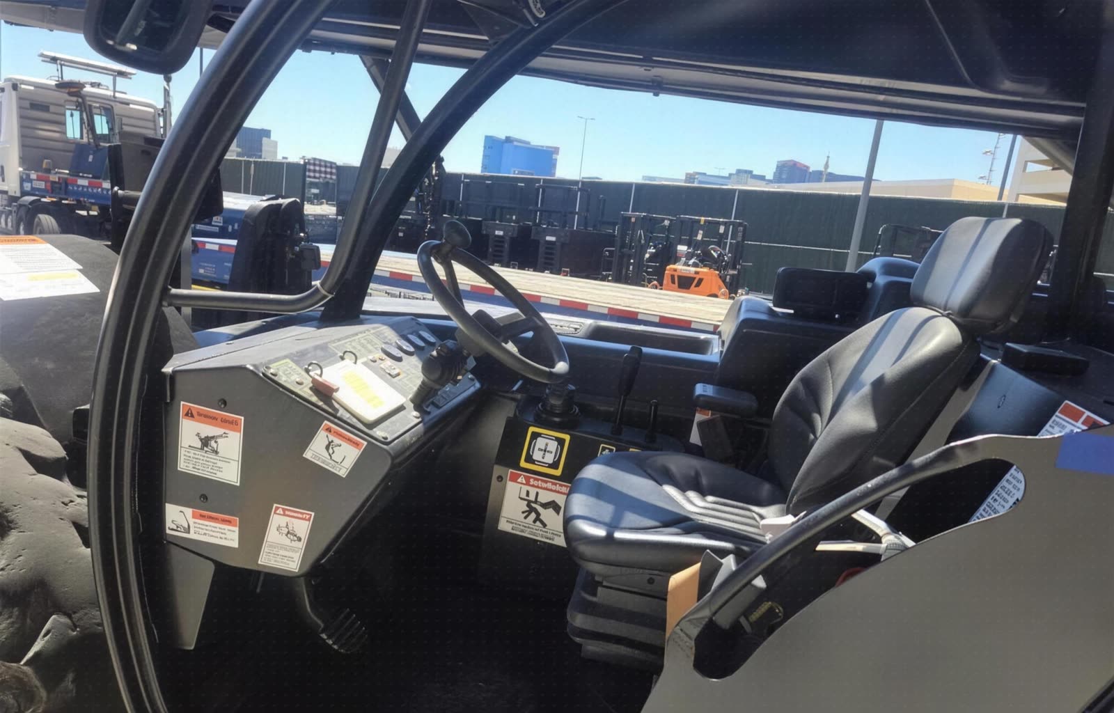 2005 Xtreme XRM1245 FORKLIFT VARIABLE REACH 12000# 40-49' photo 4