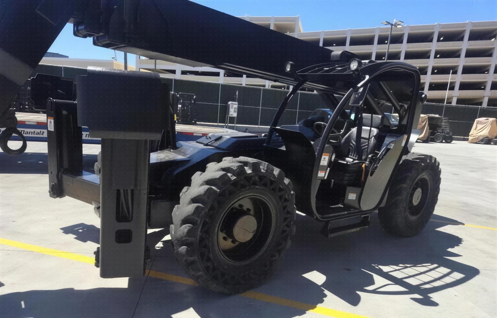 2005 Xtreme XRM1245 FORKLIFT VARIABLE REACH 12000# 40-49' photo 8
