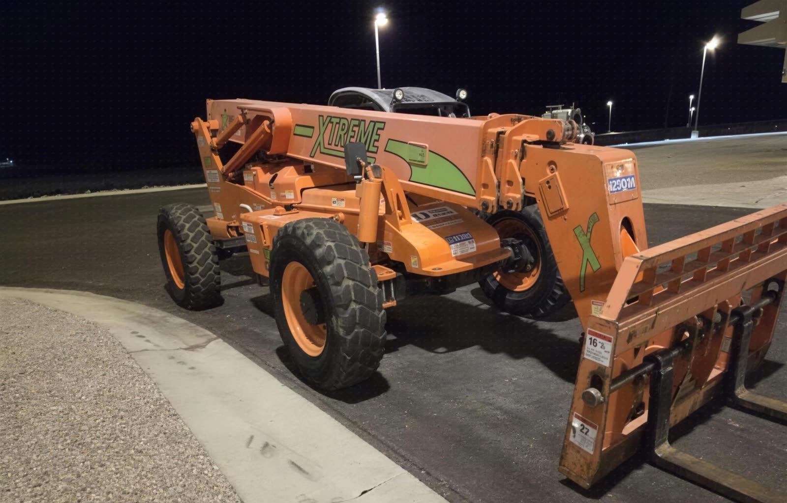 2006 Xtreme XRM1045 FORKLIFT VARIABLE REACH 10000# 40-49' photo 5