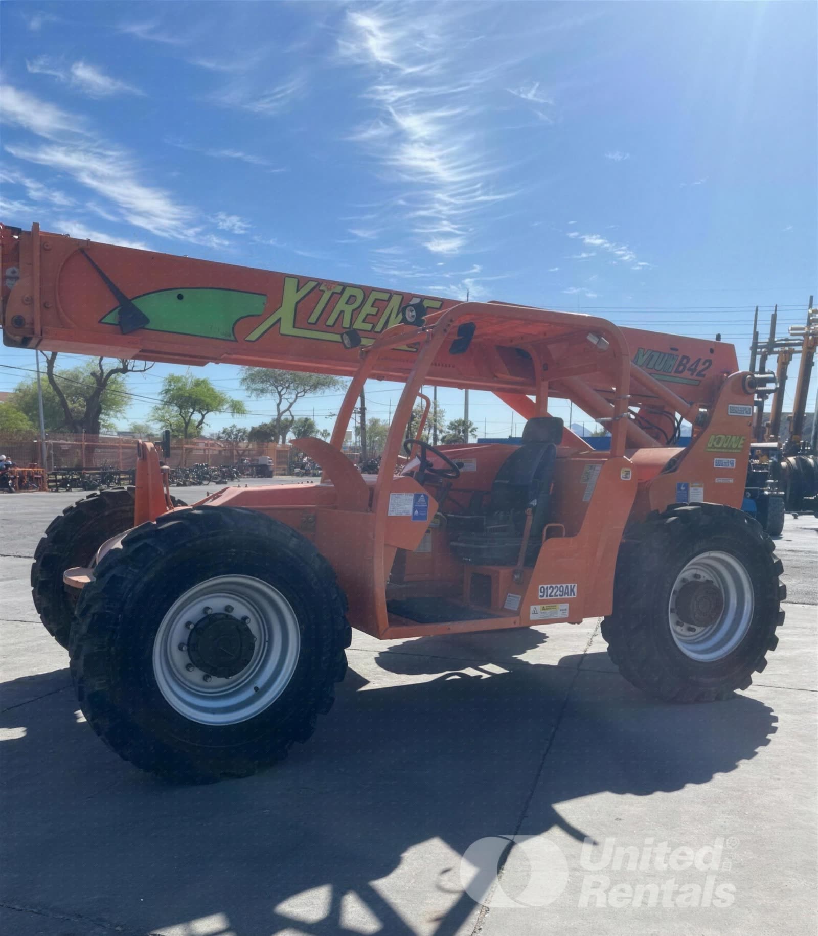 2006 Xtreme XRM842 FORKLIFT VARIABLE REACH 8000# 40-49' photo 2