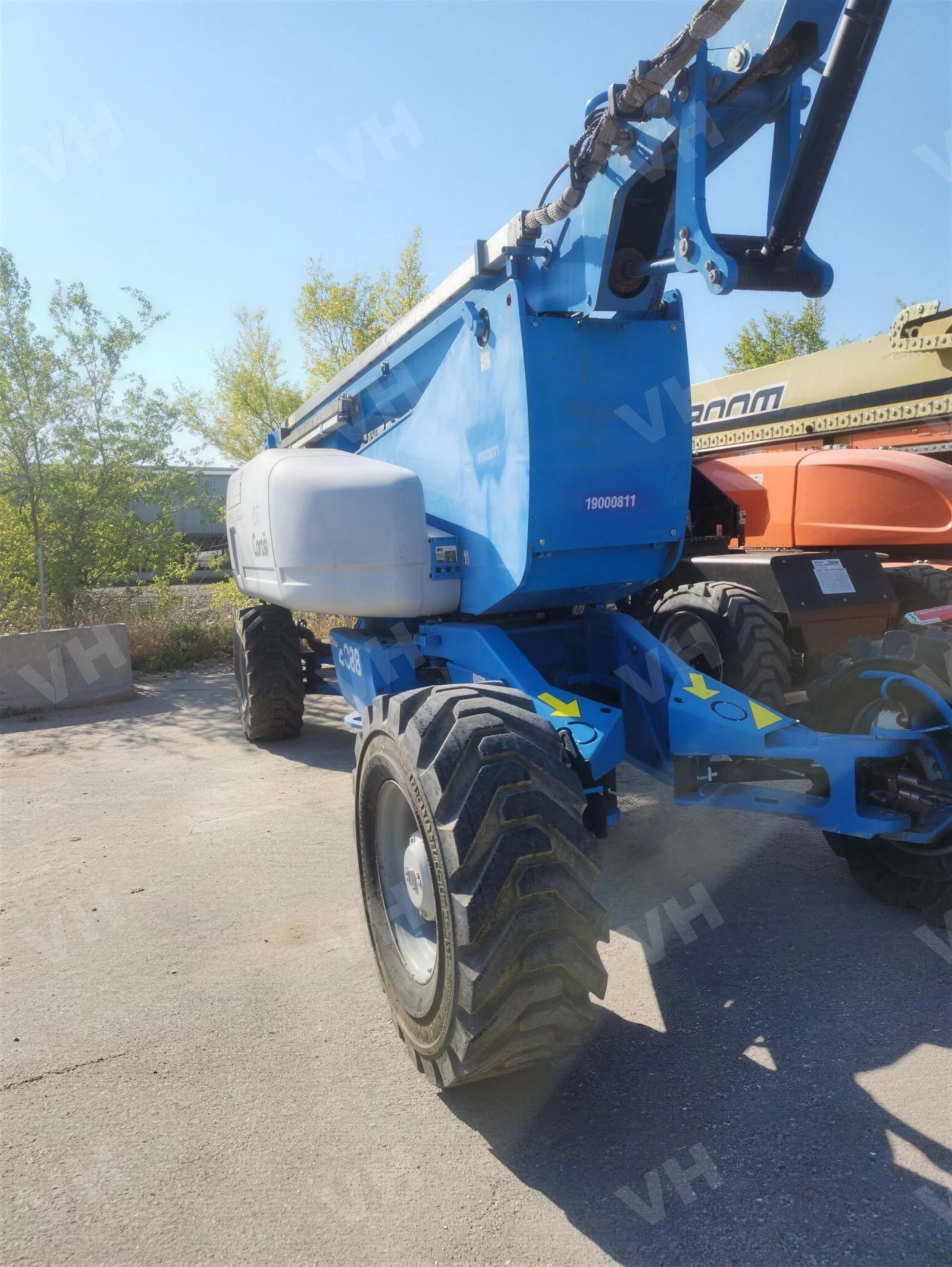 2012 Genie Z-135/70 BOOM 135' ARTICULATING IC 4WD photo 2
