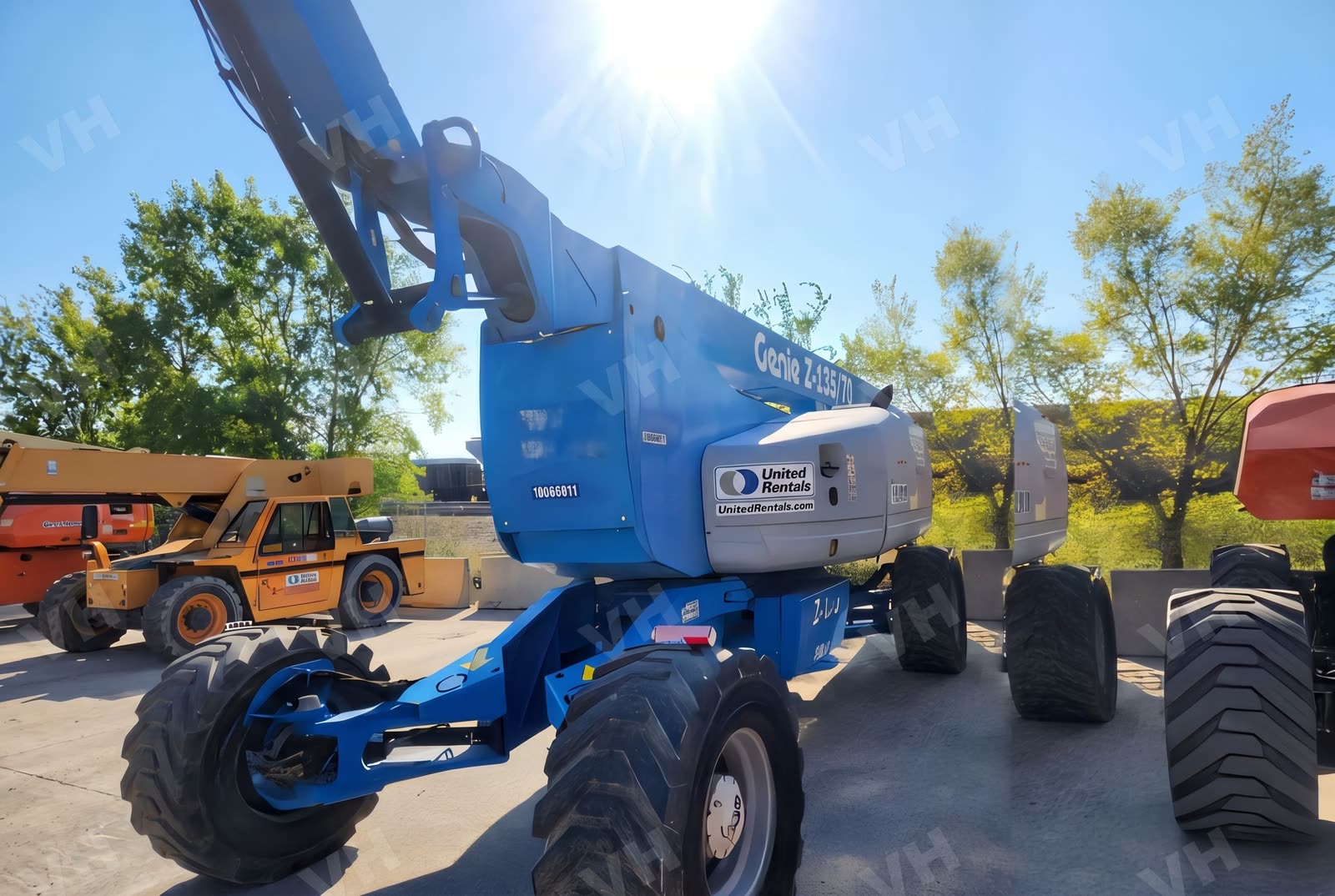2012 Genie Z-135/70 BOOM 135' ARTICULATING IC 4WD photo 4