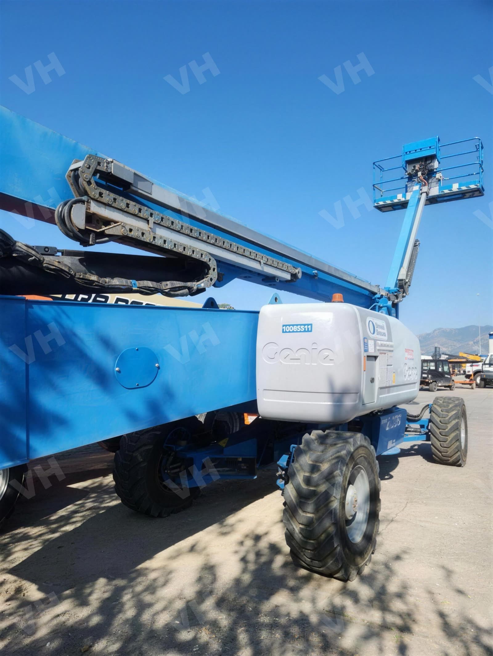 2012 Genie Z-135/70 BOOM 135' ARTICULATING IC 4WD photo 5