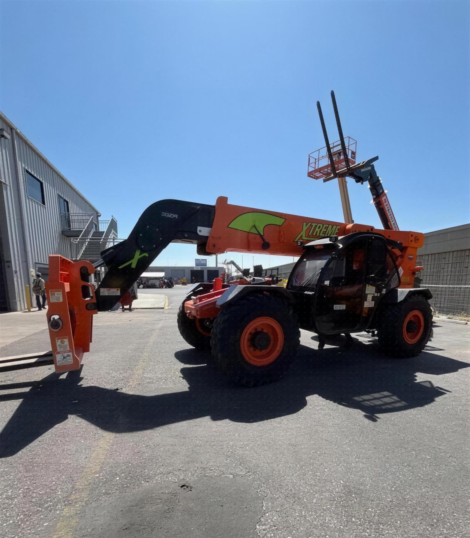2012 Xtreme XR3034 FORKLIFT VARIABLE REACH 26-32000# 32' photo 5
