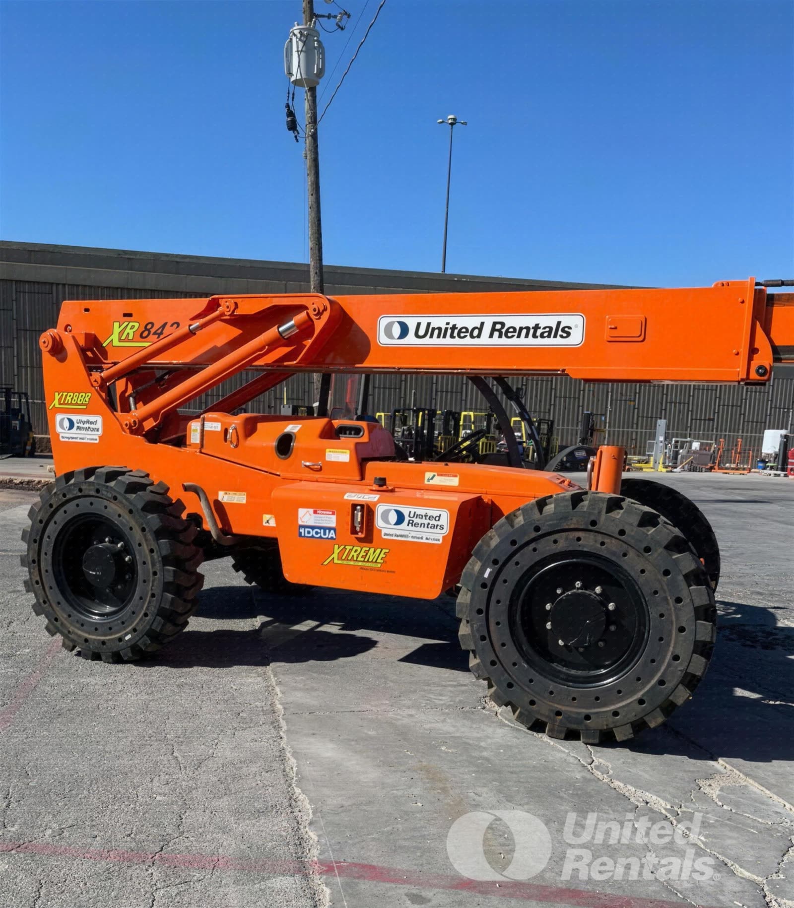 2014 Xtreme XR842 FORKLIFT VARIABLE REACH 8000# 40-49' photo 4