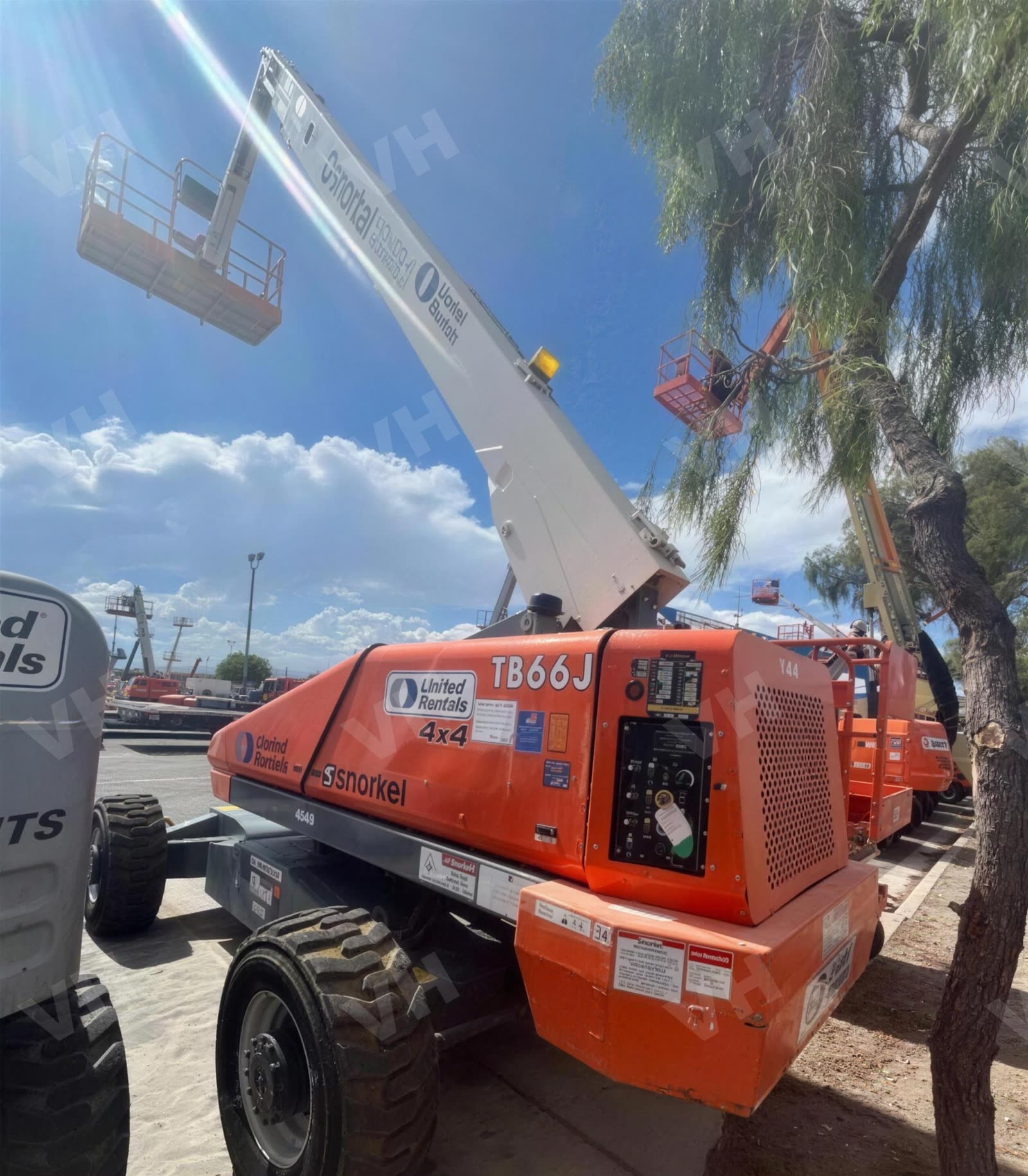 2015 SNORKEL TB66J BOOM 65-70' TELESCOPIC photo 3