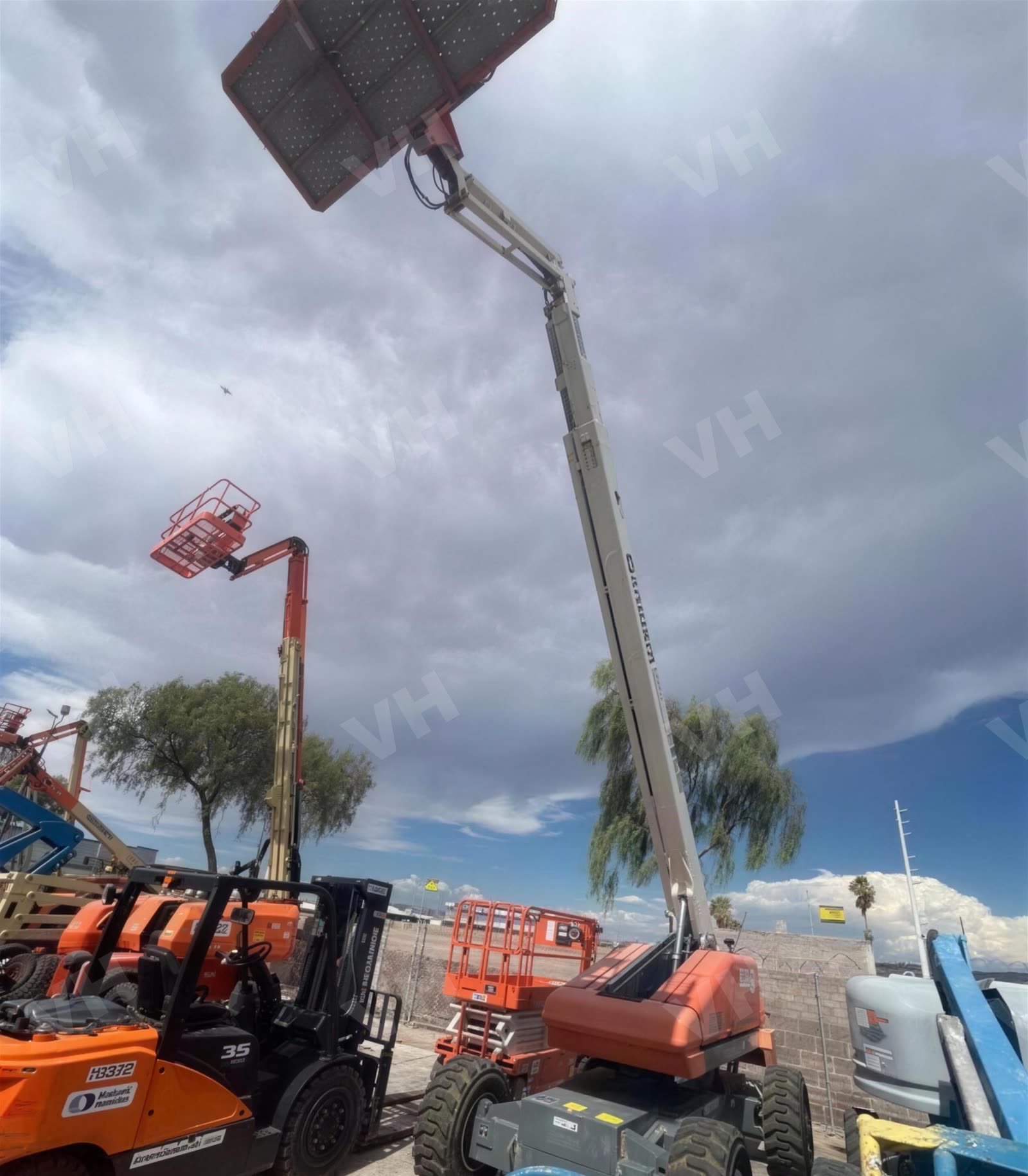 2015 SNORKEL TB66J BOOM 65-70' TELESCOPIC photo 4