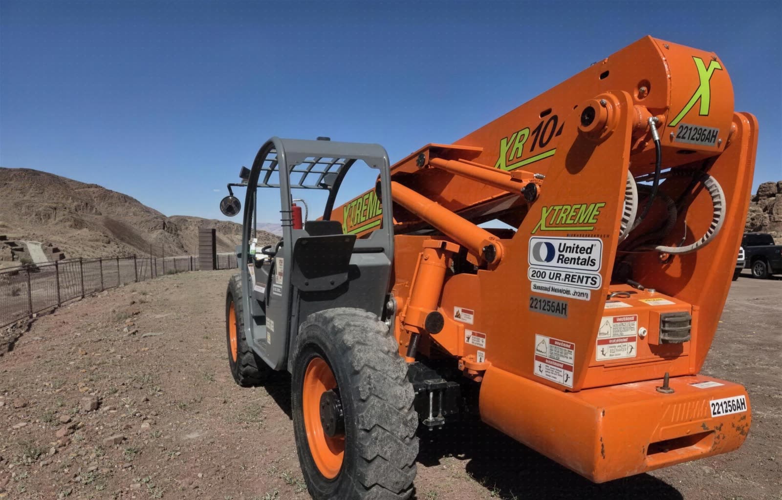 2016 Xtreme XR1045 FORKLIFT VARIABLE REACH 10000# 40-49' photo 4