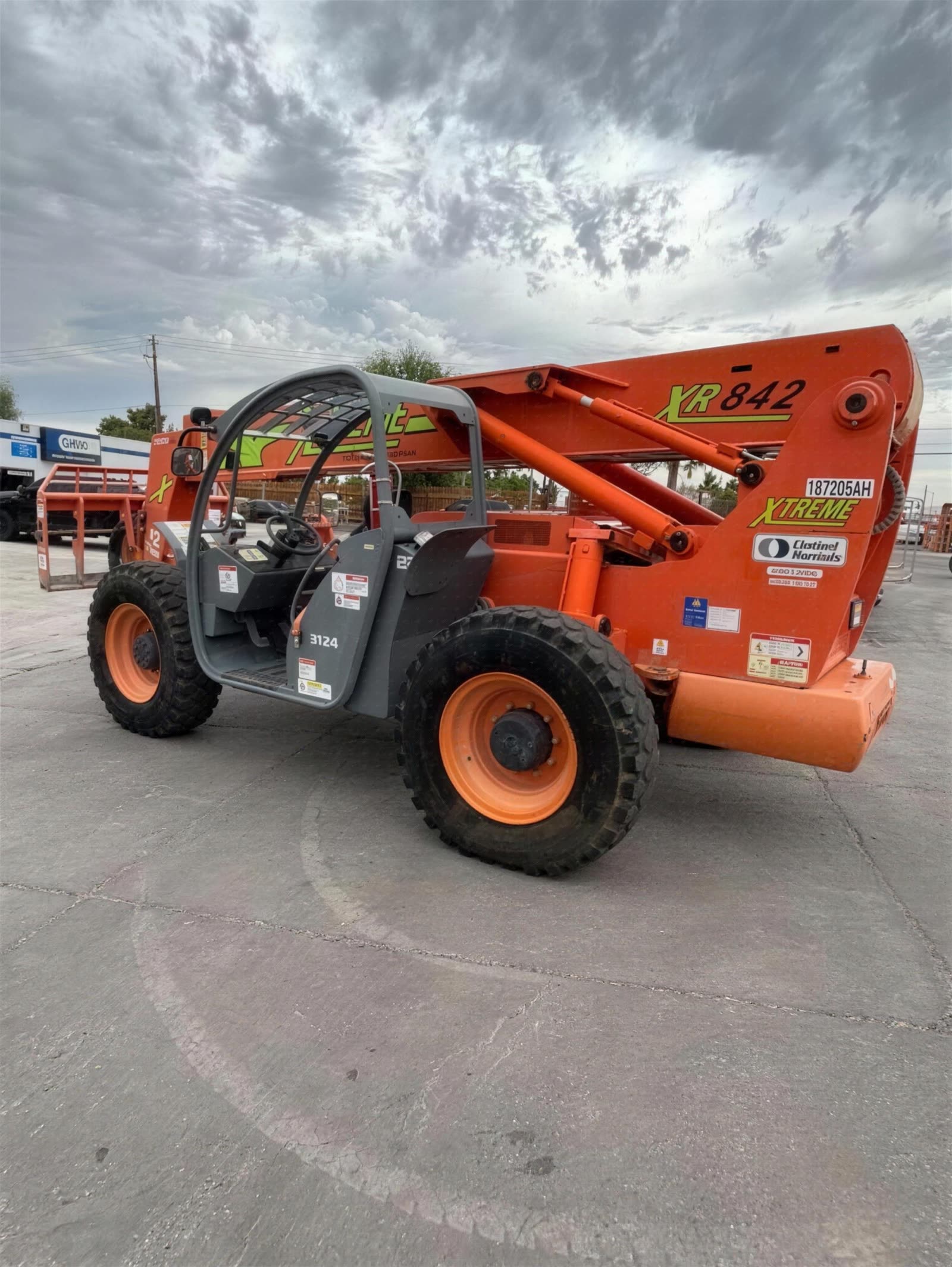 2016 Xtreme XR842 FORKLIFT VARIABLE REACH 8000# 40-49' photo 3