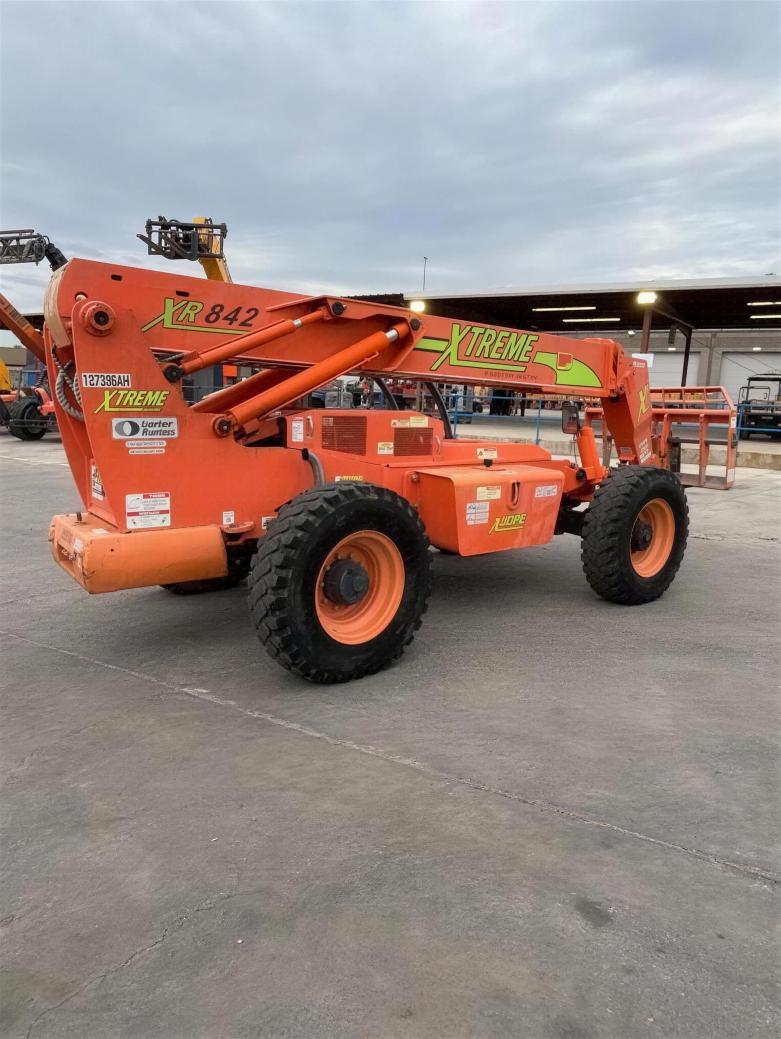2016 Xtreme XR842 FORKLIFT VARIABLE REACH 8000# 40-49' photo 4