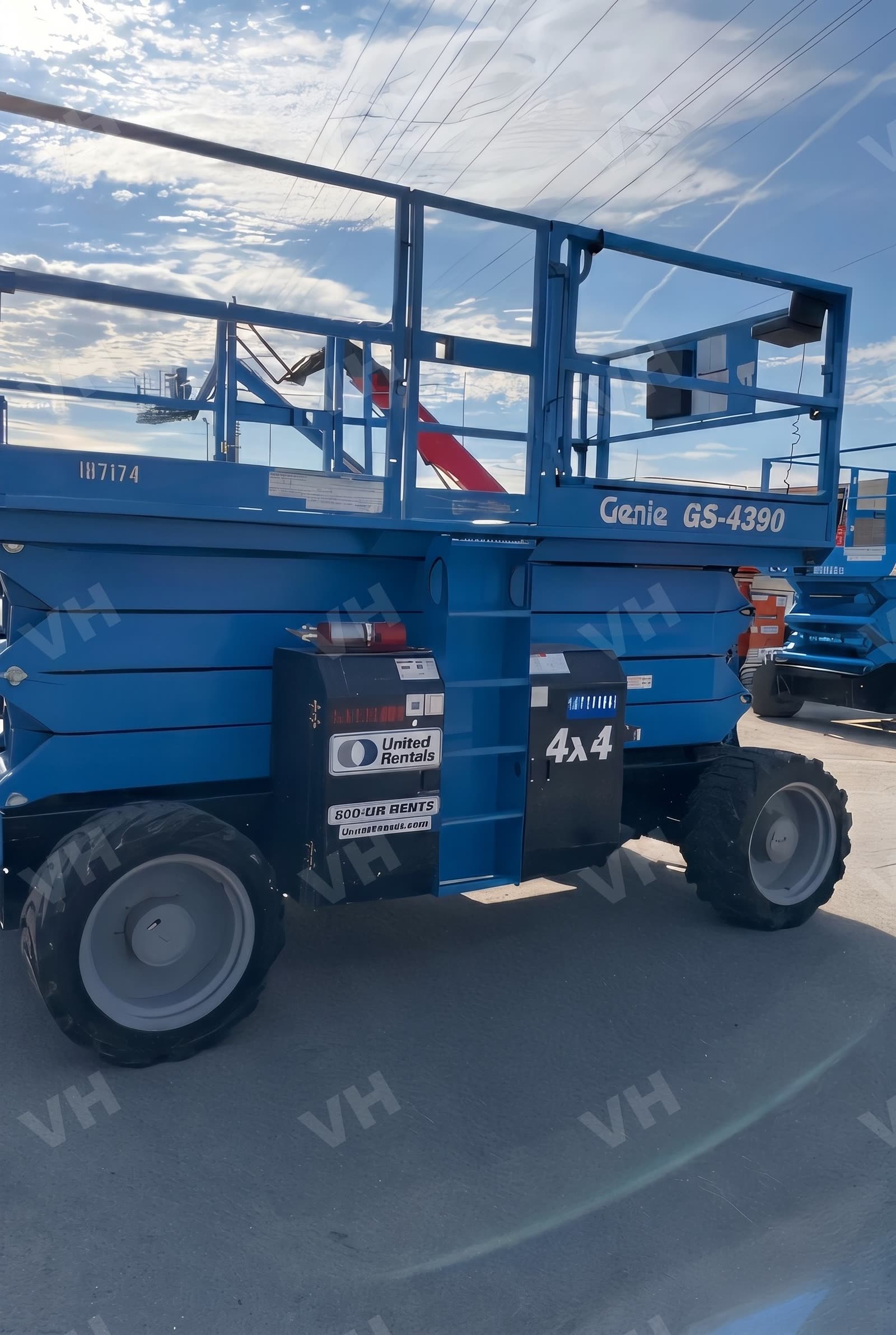2017 Genie GS-4390 RT SCISSOR LIFT 36-49' IC 4WD photo 2