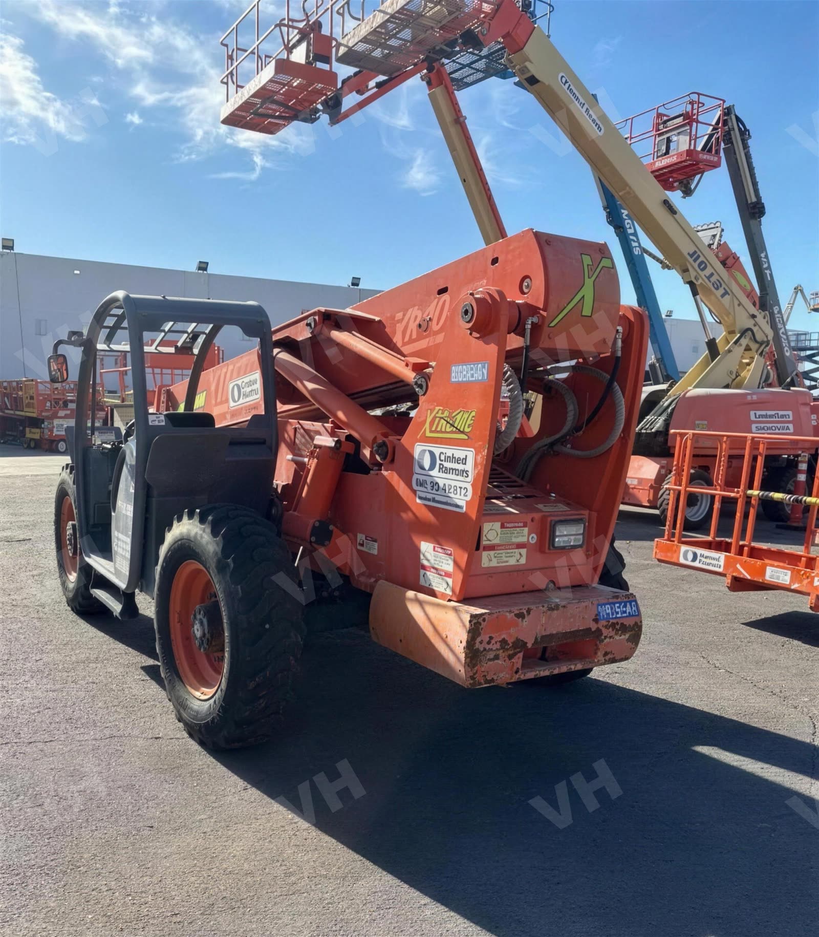2017 Xtreme XR1045 FORKLIFT VARIABLE REACH 10000# 40-49' photo 4