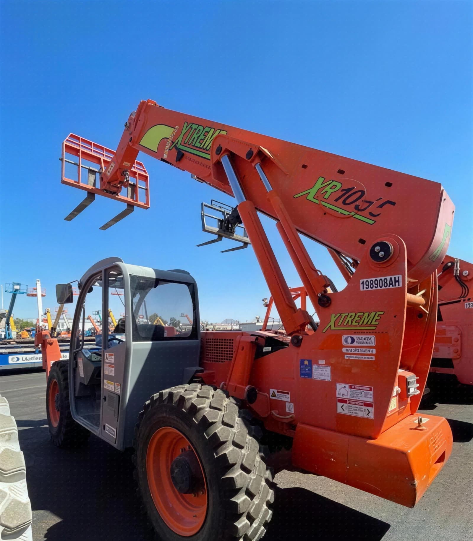 2017 Xtreme XR1055 FORKLIFT VARIABLE REACH 10000# 50'-62' photo 4