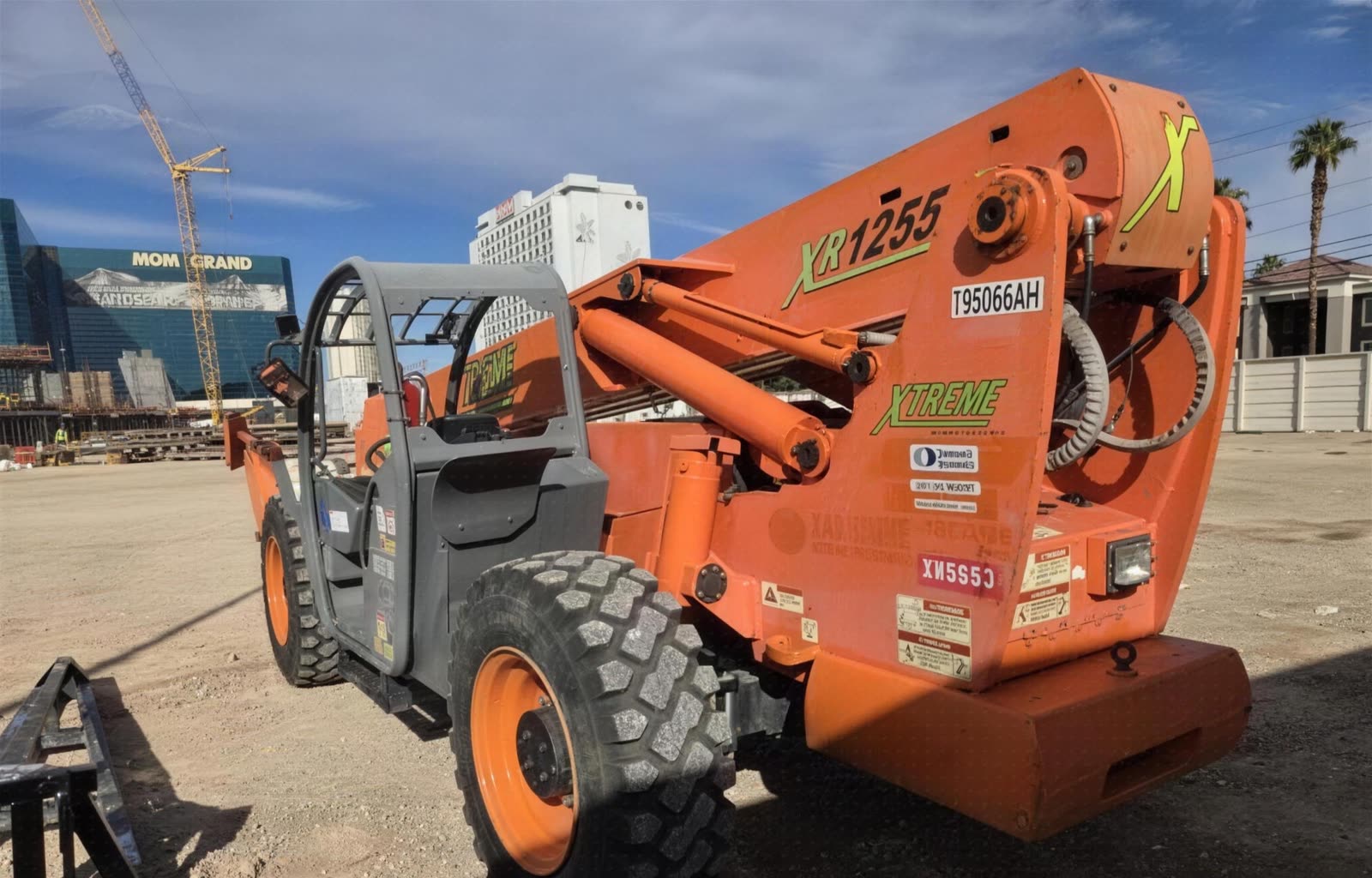 2017 Xtreme XR1255 FORKLIFT VARIABLE REACH 12000# 53'-69' photo 4