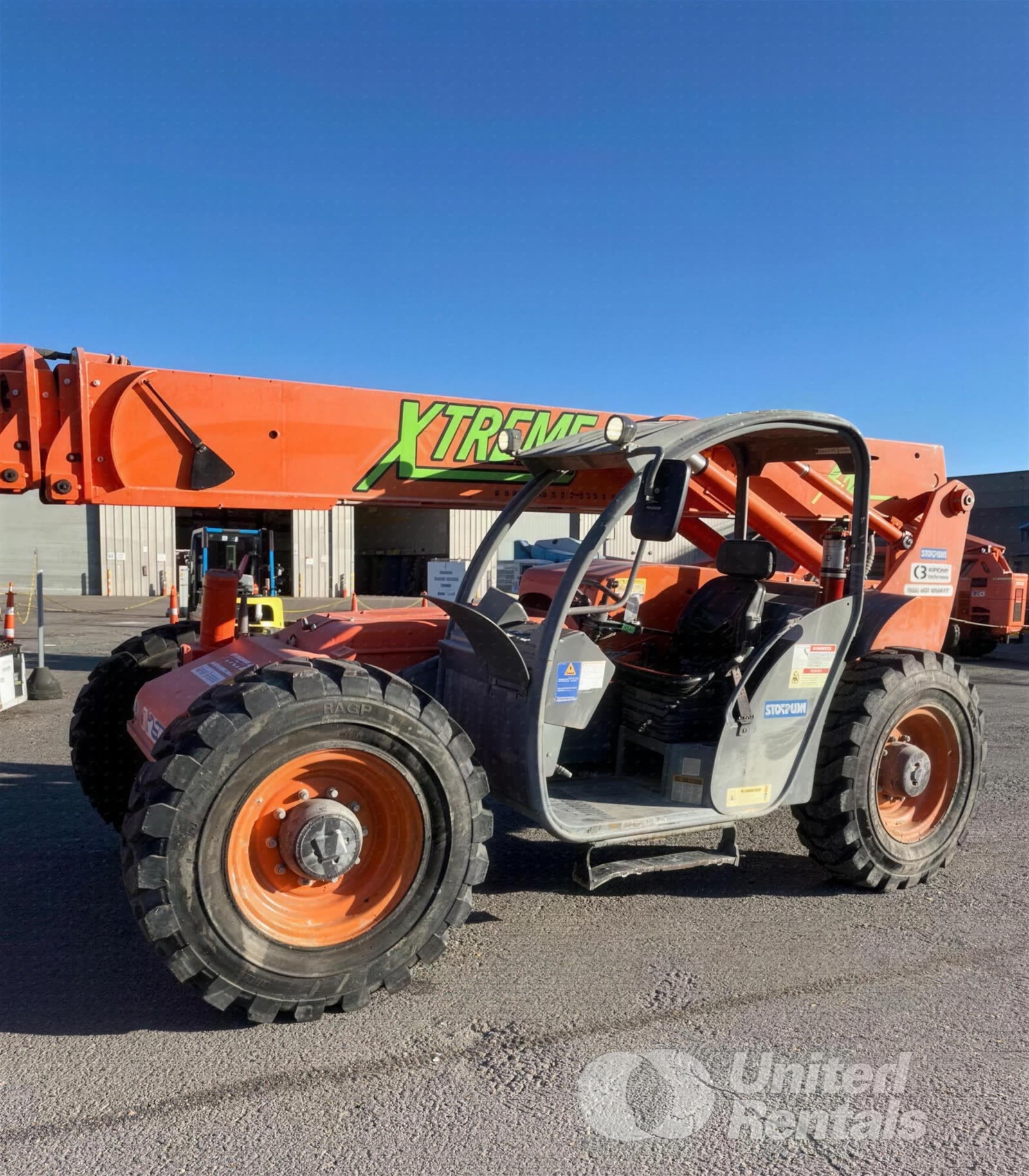 2017 Xtreme XR842 FORKLIFT VARIABLE REACH 8000# 40-49' photo 3