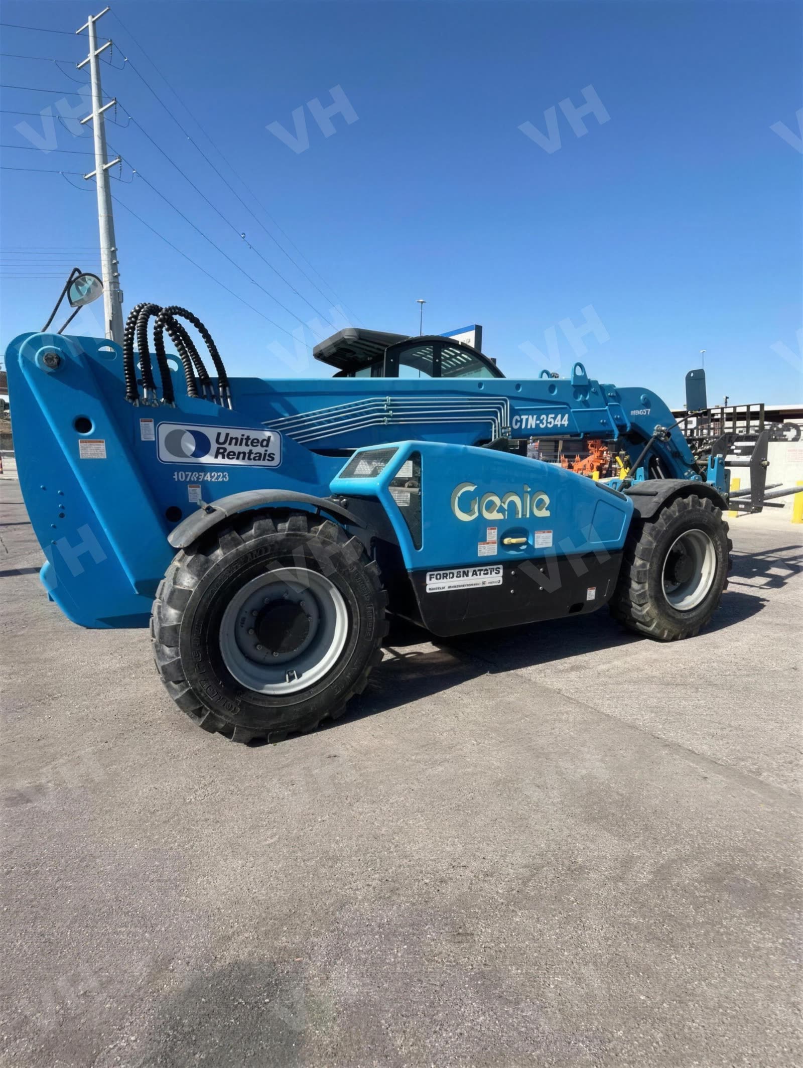 2018 Genie GTH-1544 FORKLIFT VARIABLE REACH 15-16000# 40-55' photo 3