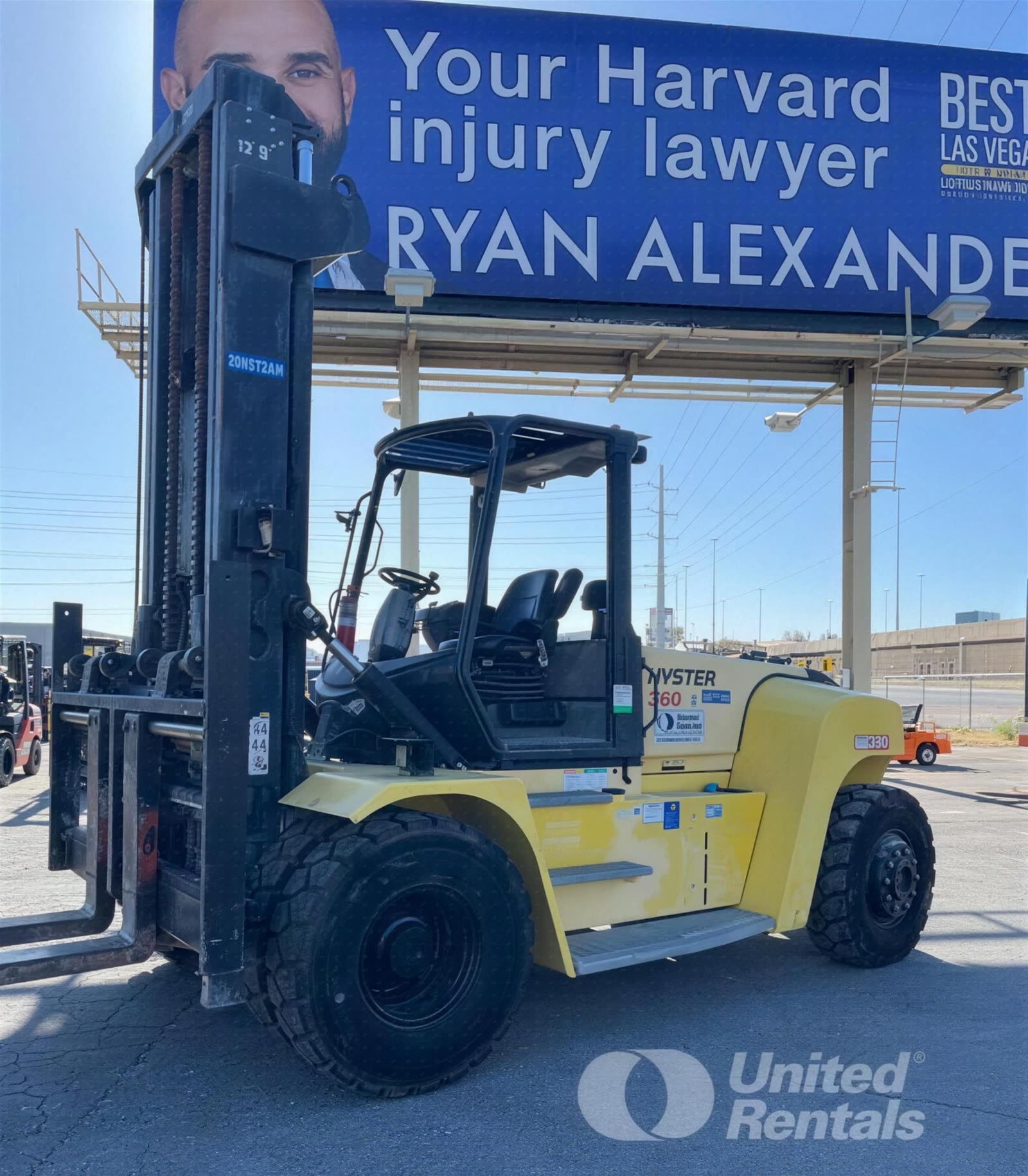 2018 Hyster H360HD2 FORKLIFT WHSE 35000-49999# PNEUMATIC photo 2