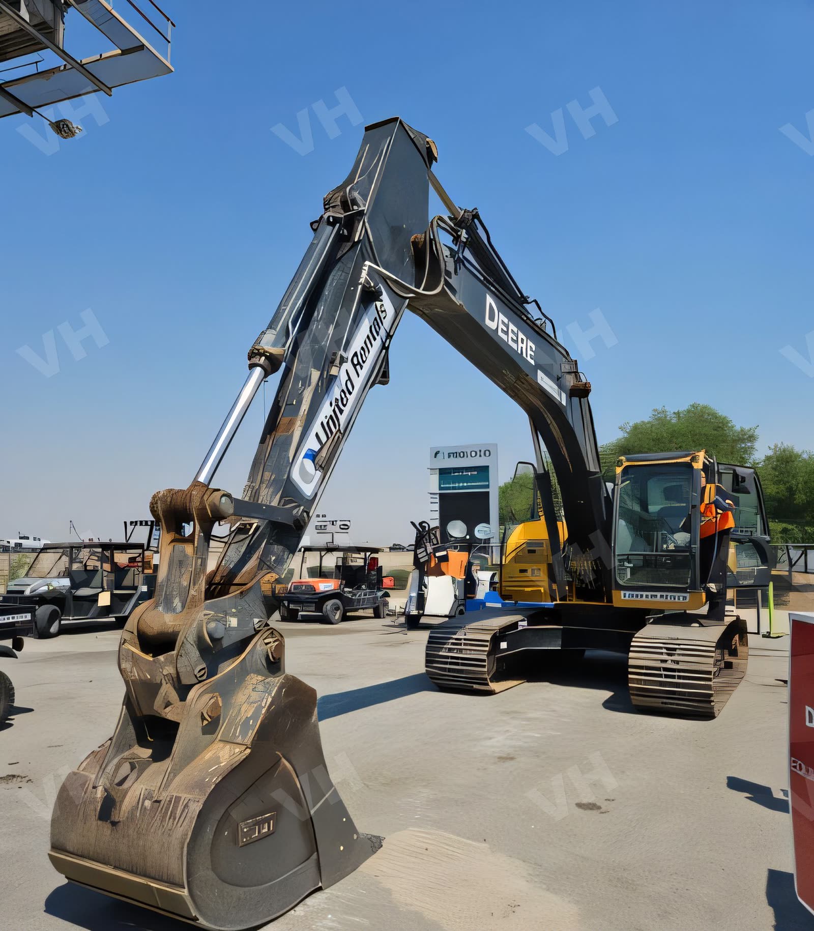 2018 John Deere 210G LC EXCAVATOR 43000-54999# photo 2