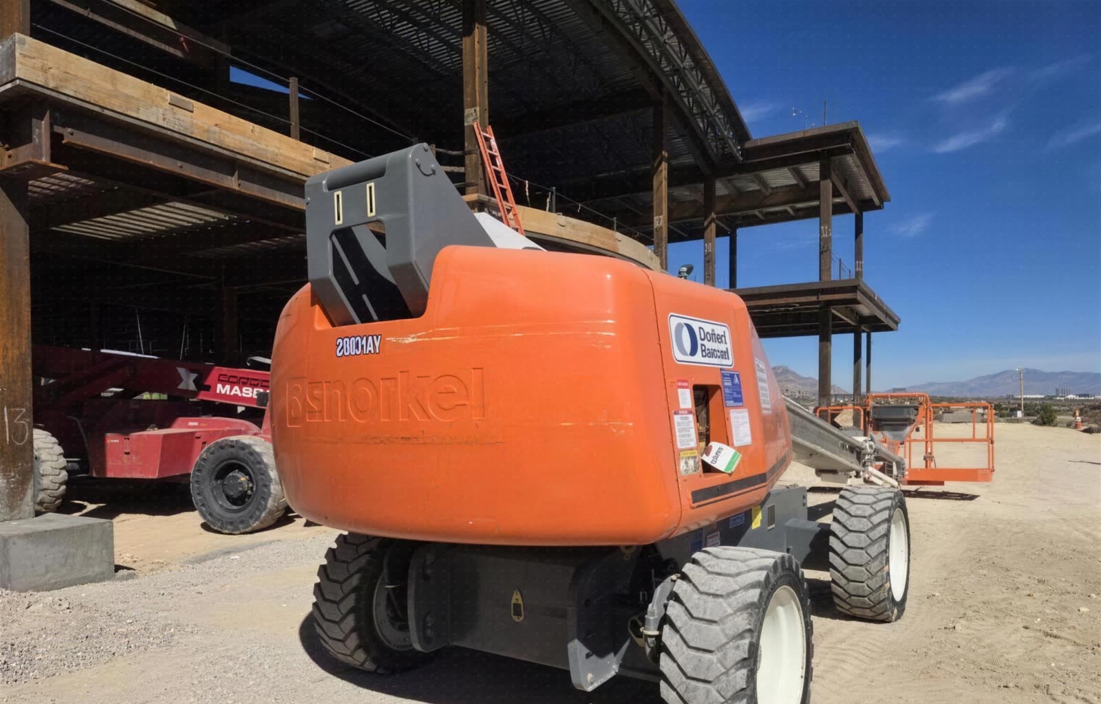 2018 SNORKEL 660SJ BOOM 65-70' TELESCOPIC photo 3