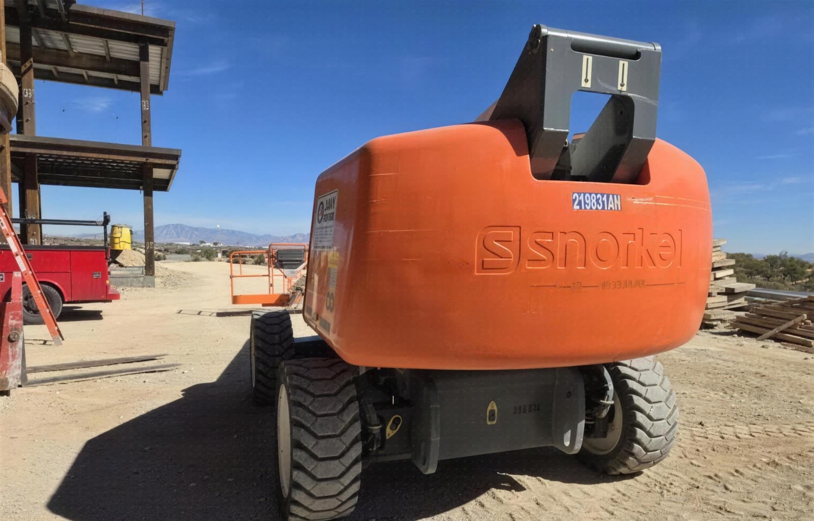 2018 SNORKEL 660SJ BOOM 65-70' TELESCOPIC photo 4