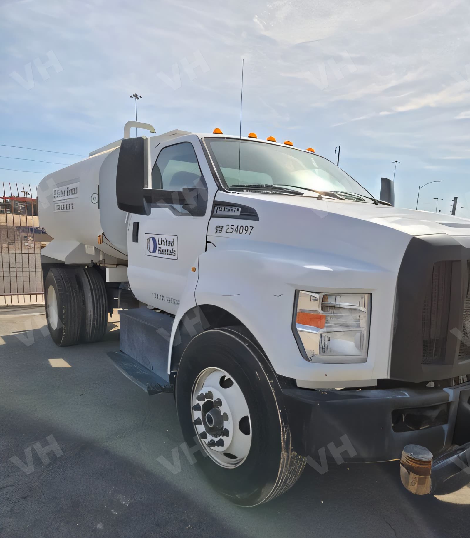 2019 Ford F-750 TRUCK WATER 2000-2999 GAL NON-CDL GAS photo 3