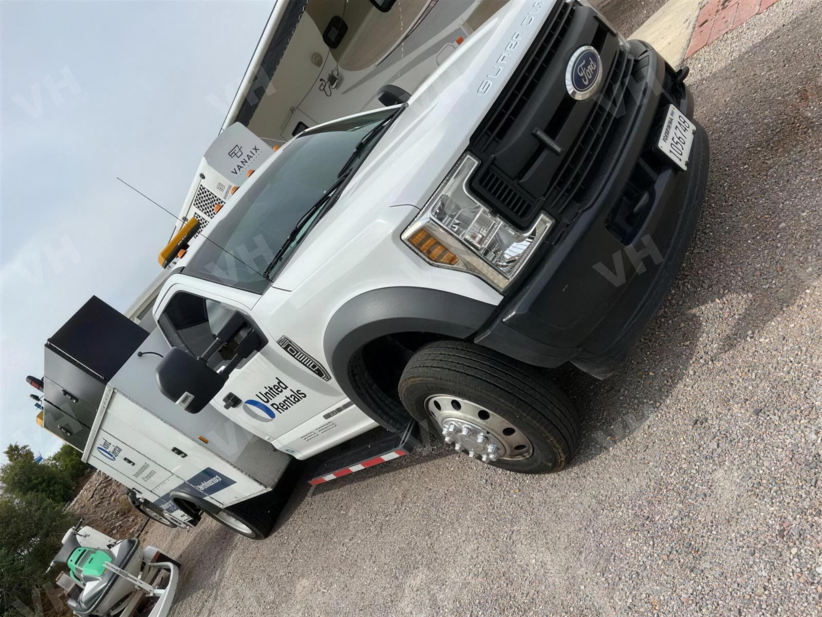 2019 Ford F550REGXLD4WD TRUCK WITH SERVICE BODY > 1 TON photo 2