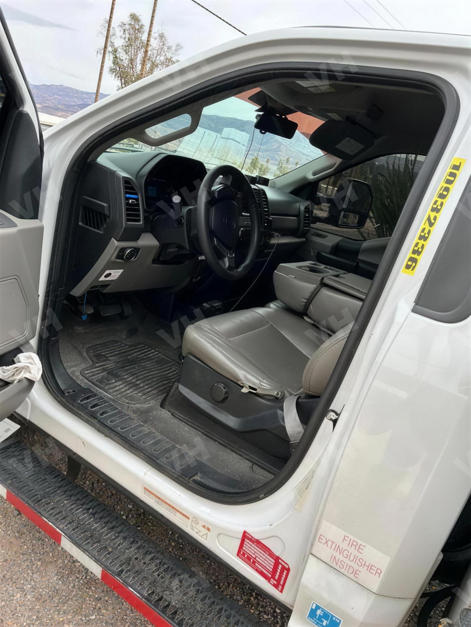 2019 Ford F550REGXLD4WD TRUCK WITH SERVICE BODY > 1 TON photo 5