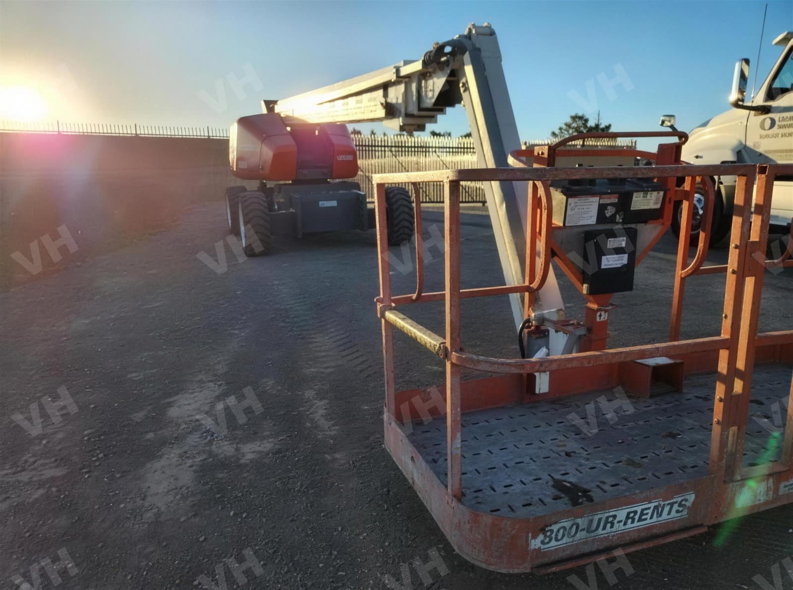 2019 SNORKEL 660SJ BOOM 65-70' TELESCOPIC photo 3