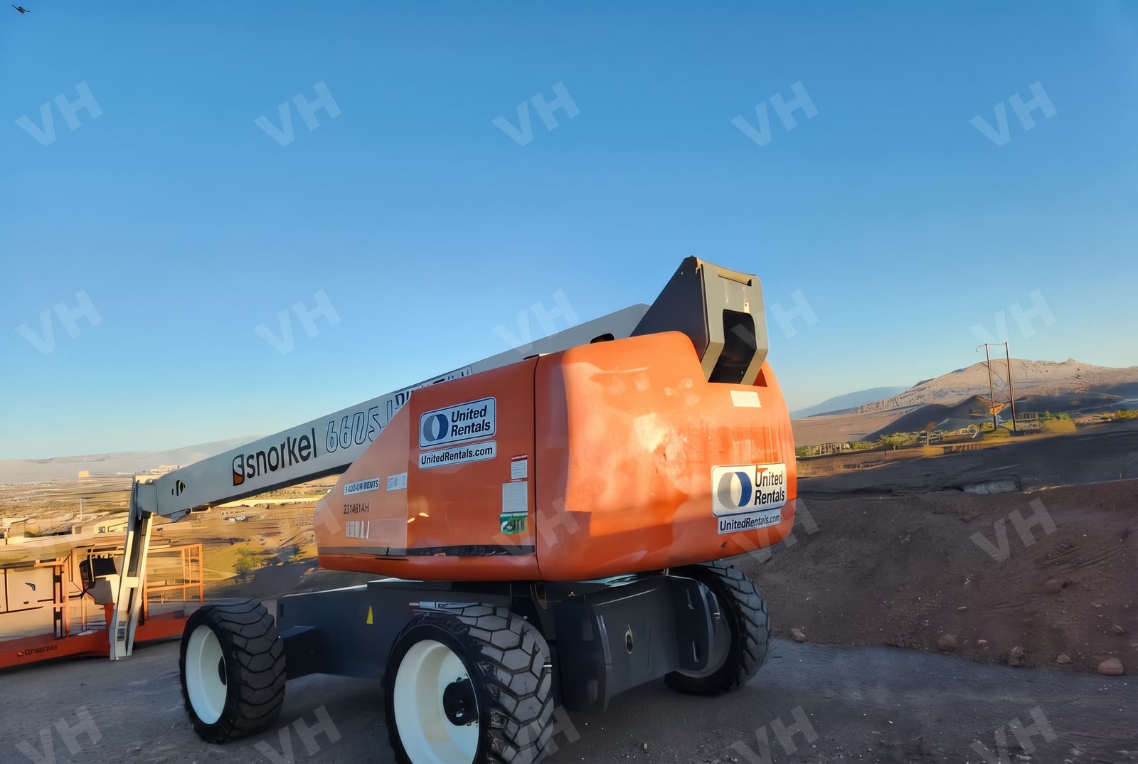 2019 SNORKEL 660SJ BOOM 65-70' TELESCOPIC photo 5