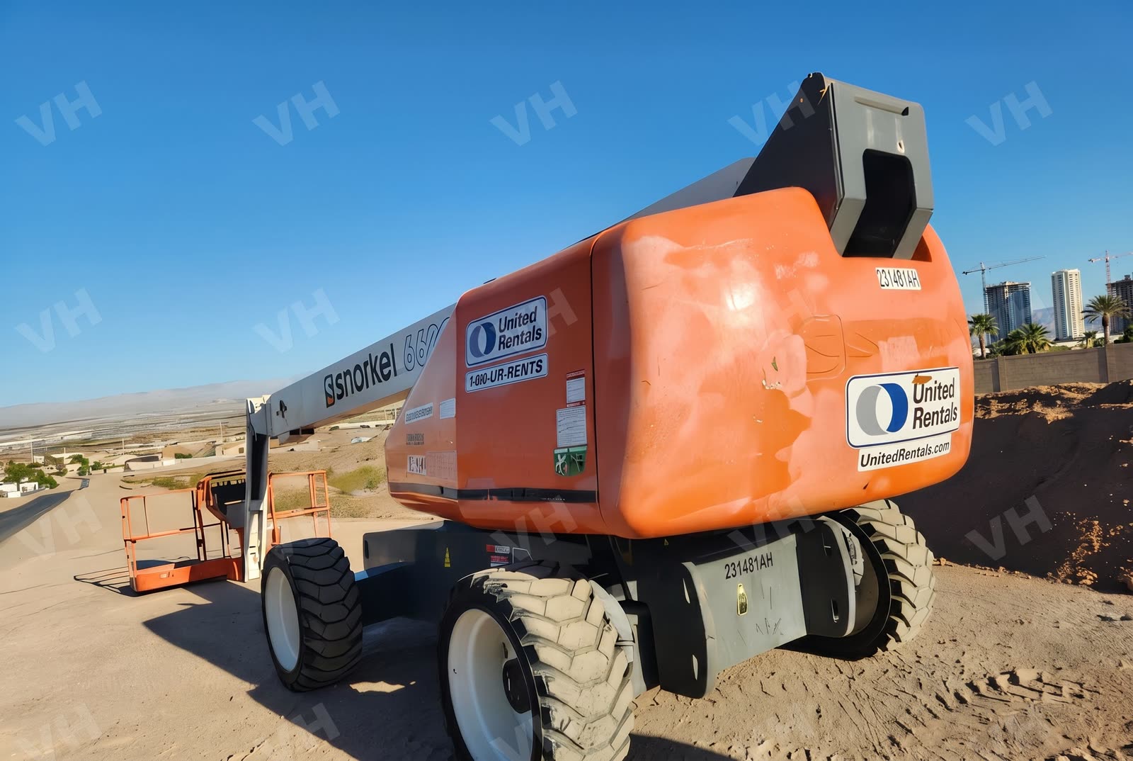 2019 SNORKEL 660SJ BOOM 65-70' TELESCOPIC photo 9