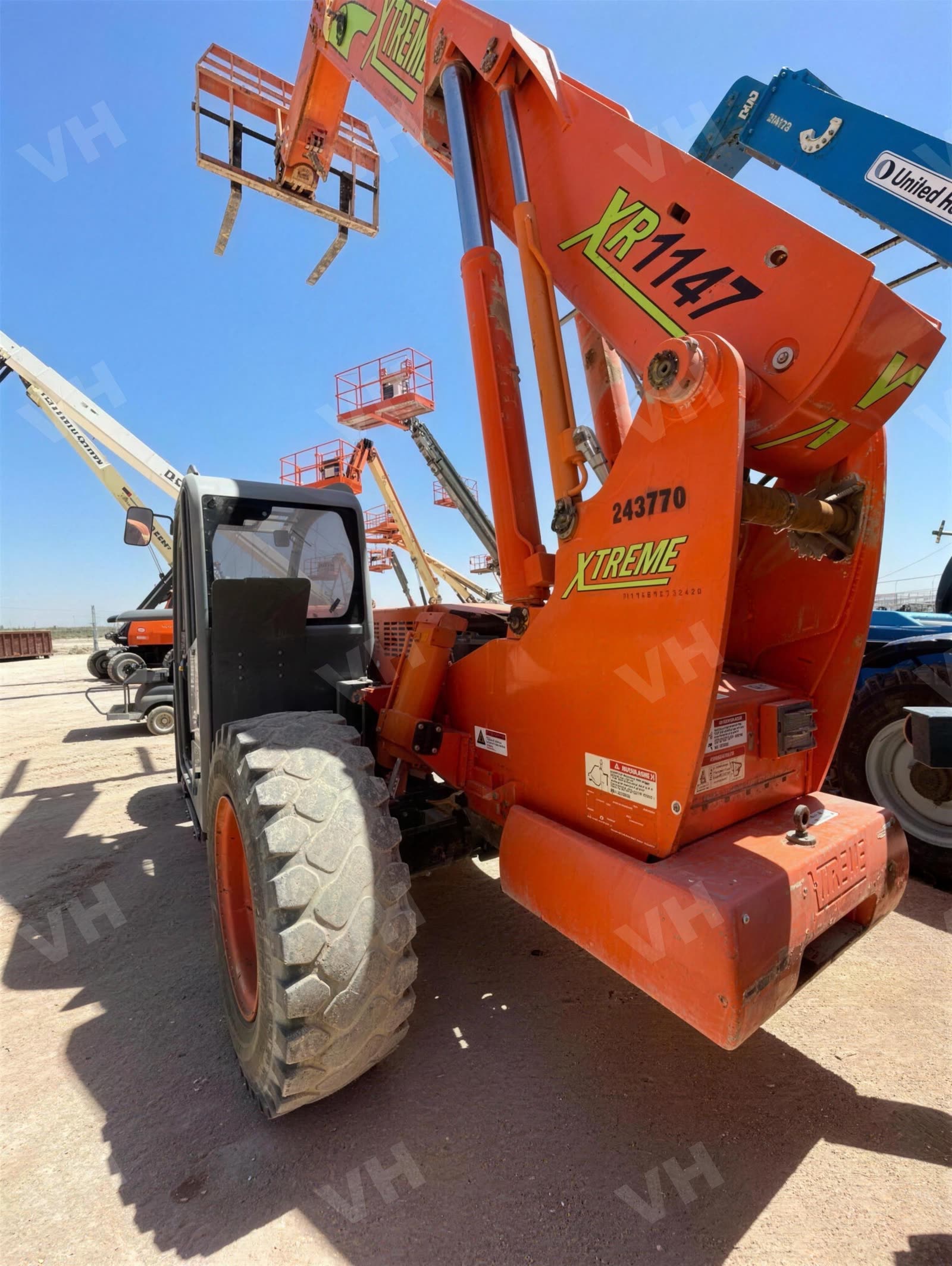 2020 Xtreme XR1147 FORKLIFT VARIABLE REACH 11000# 40-49 photo 5