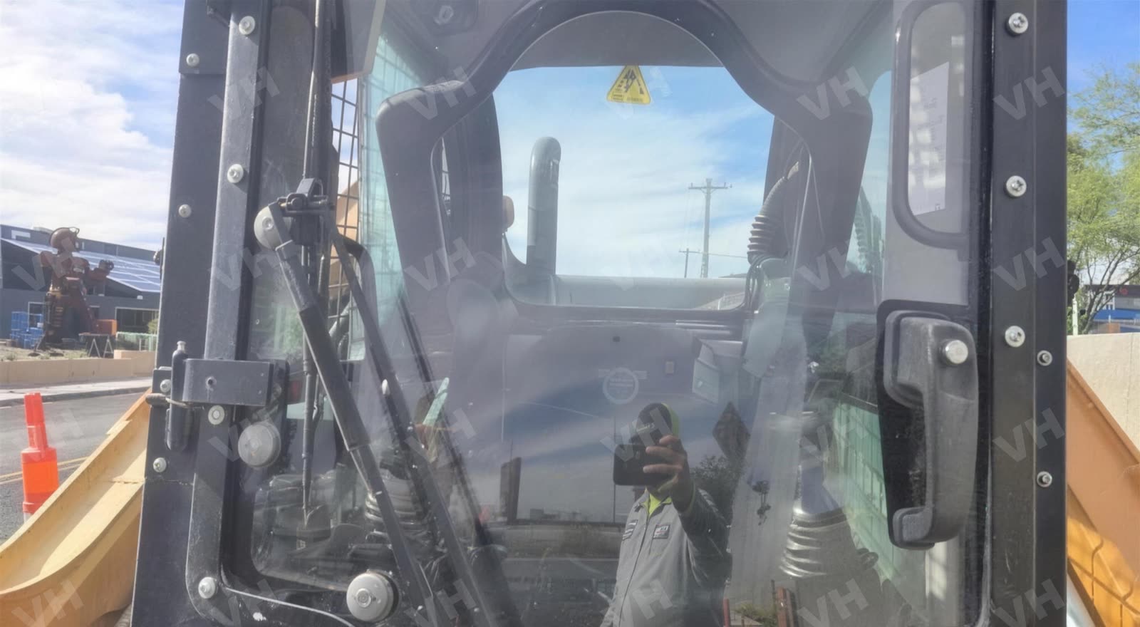 2022 Case TV620B SKID STEER TRACK LOADER 3400# + HIFLO photo 2