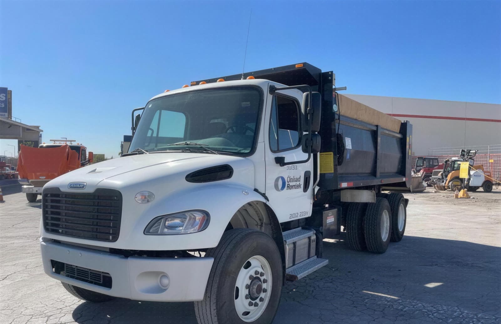 2023 FREIGHTLNR M2 106 DUMP TRUCK DUMP 10-14 YARD CDL photo 2