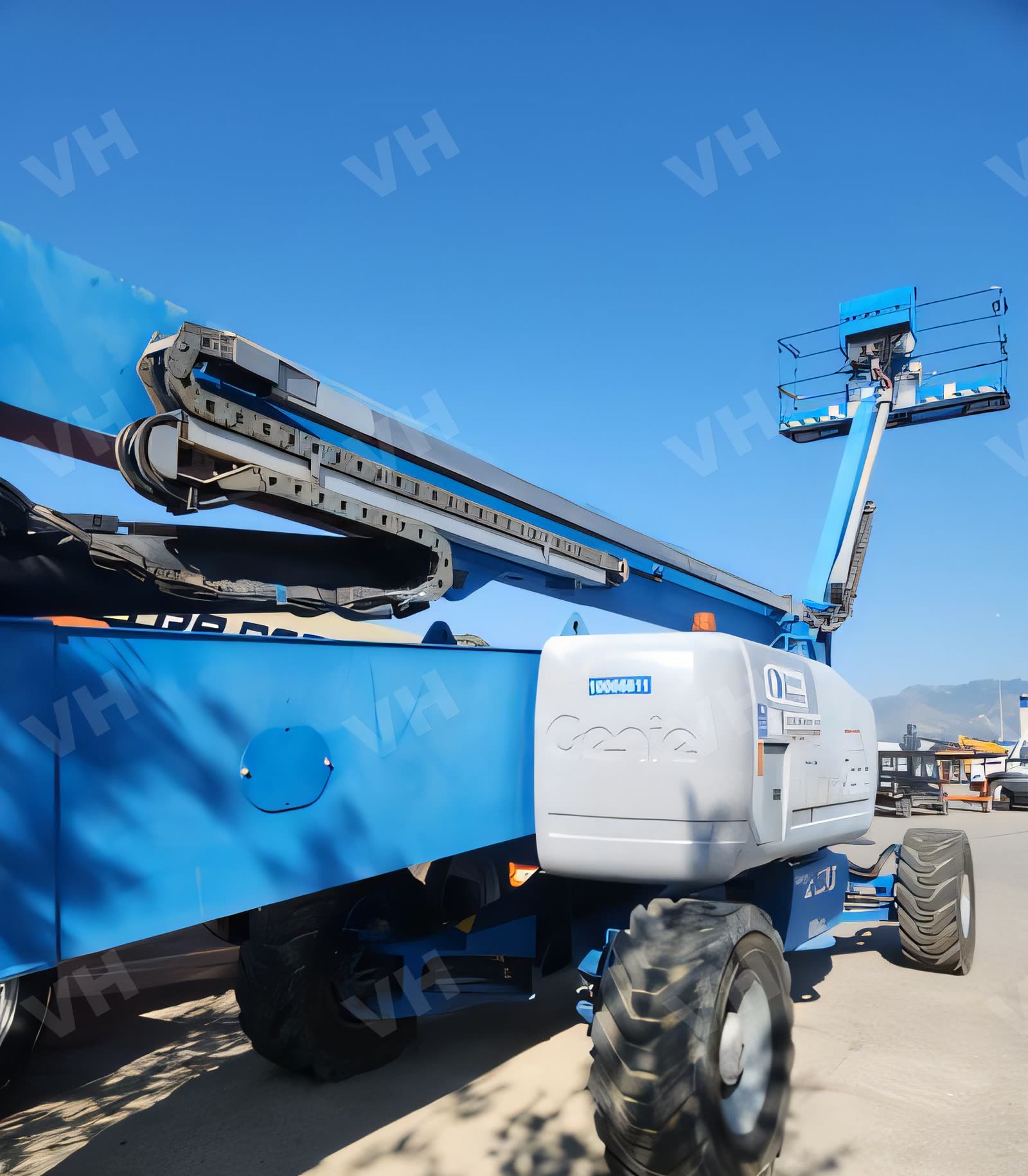 2012 Genie Z-135/70 BOOM 135' ARTICULATING IC 4WD photo 4