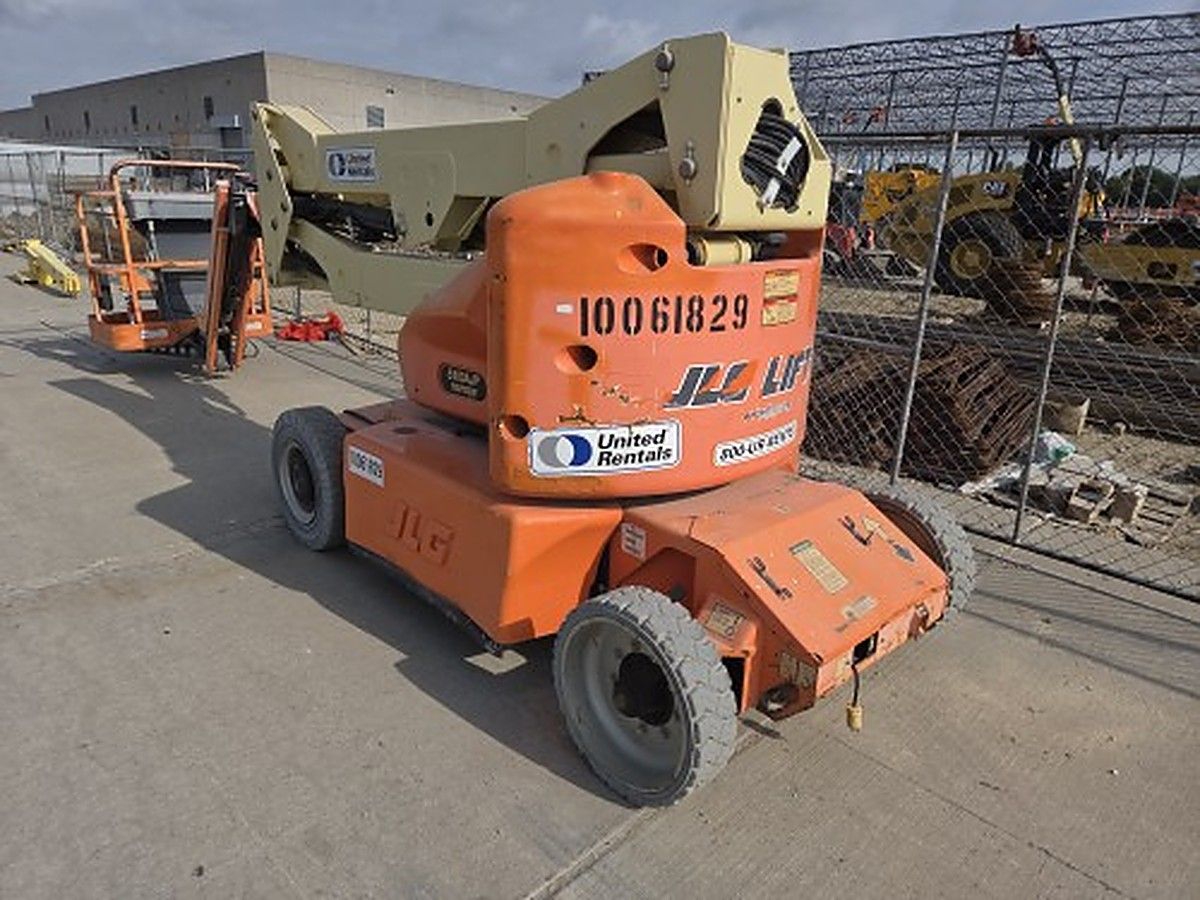 JLG E400AJPN photo 11