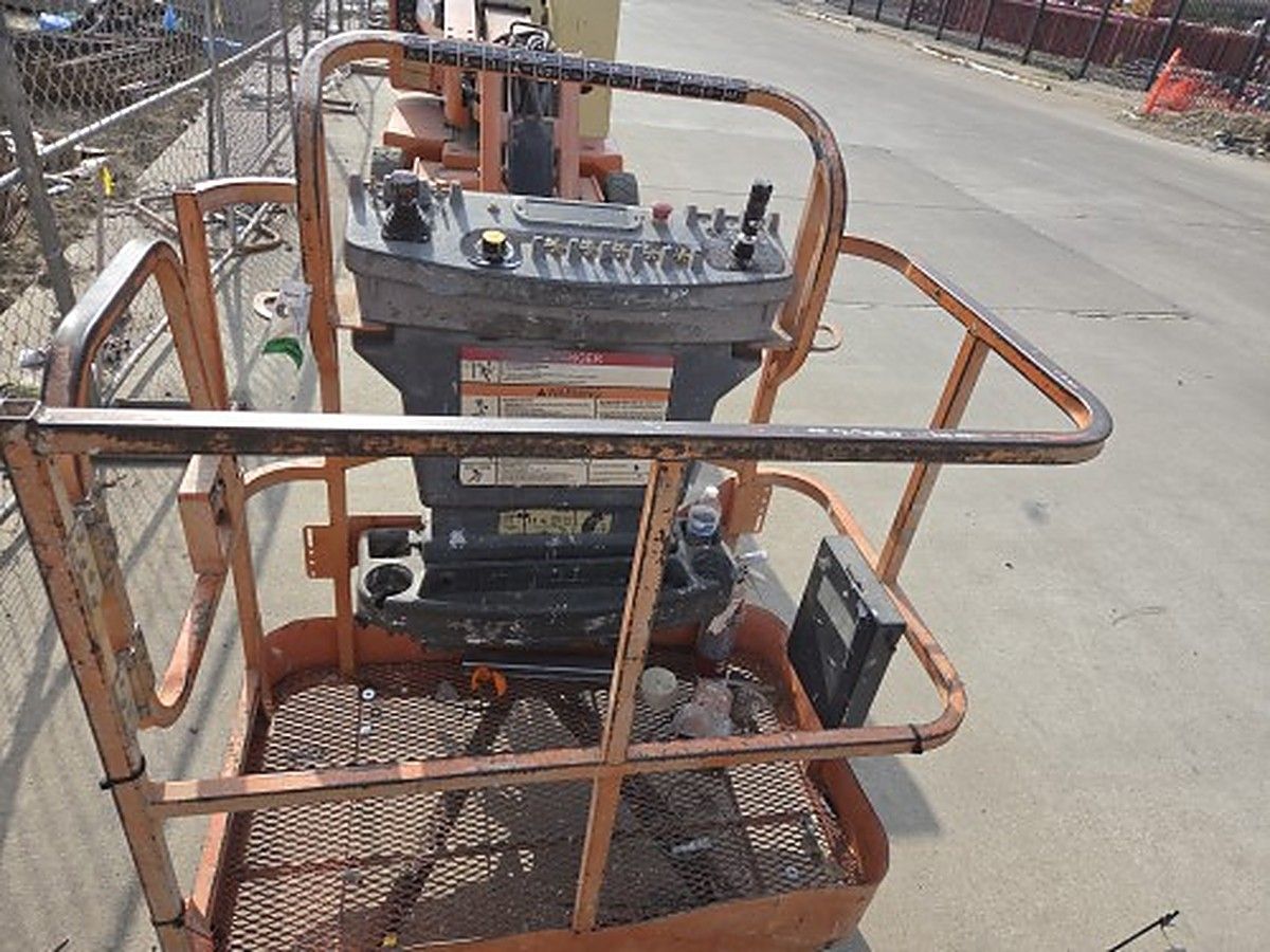 JLG E400AJPN photo 10
