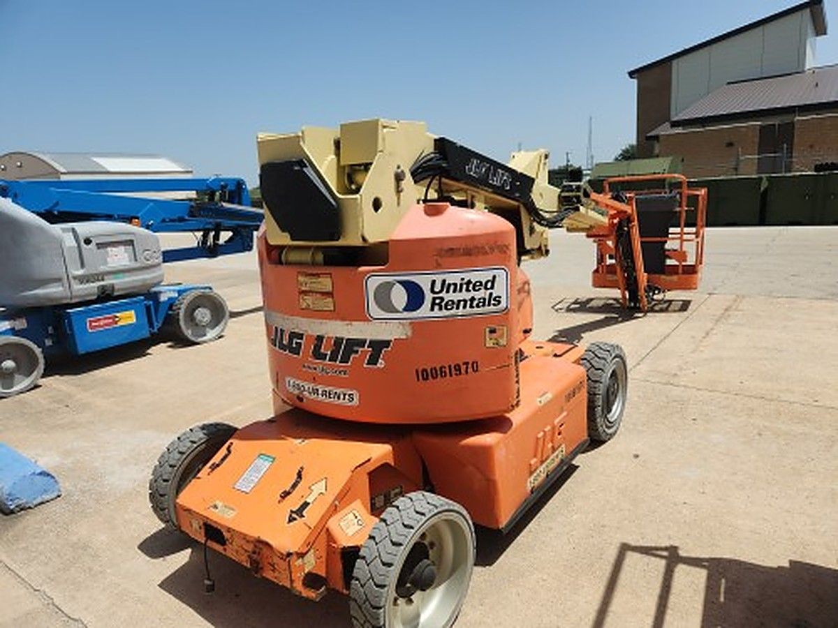 JLG E400AJPN photo 2