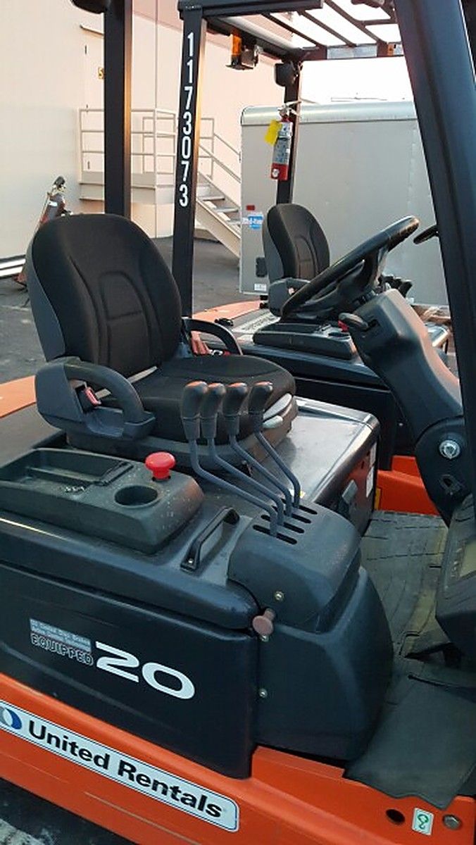 DOOSAN B20T-5 photo 3