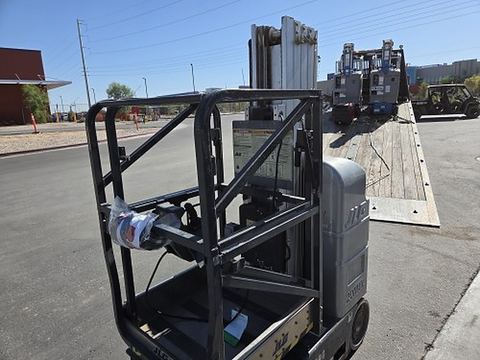 2013 JLG 20MVL Vertical Lift 18-20' Elec Self Propelled