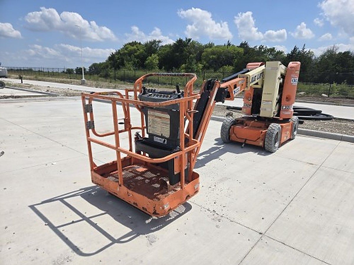 JLG E300AJP photo 2