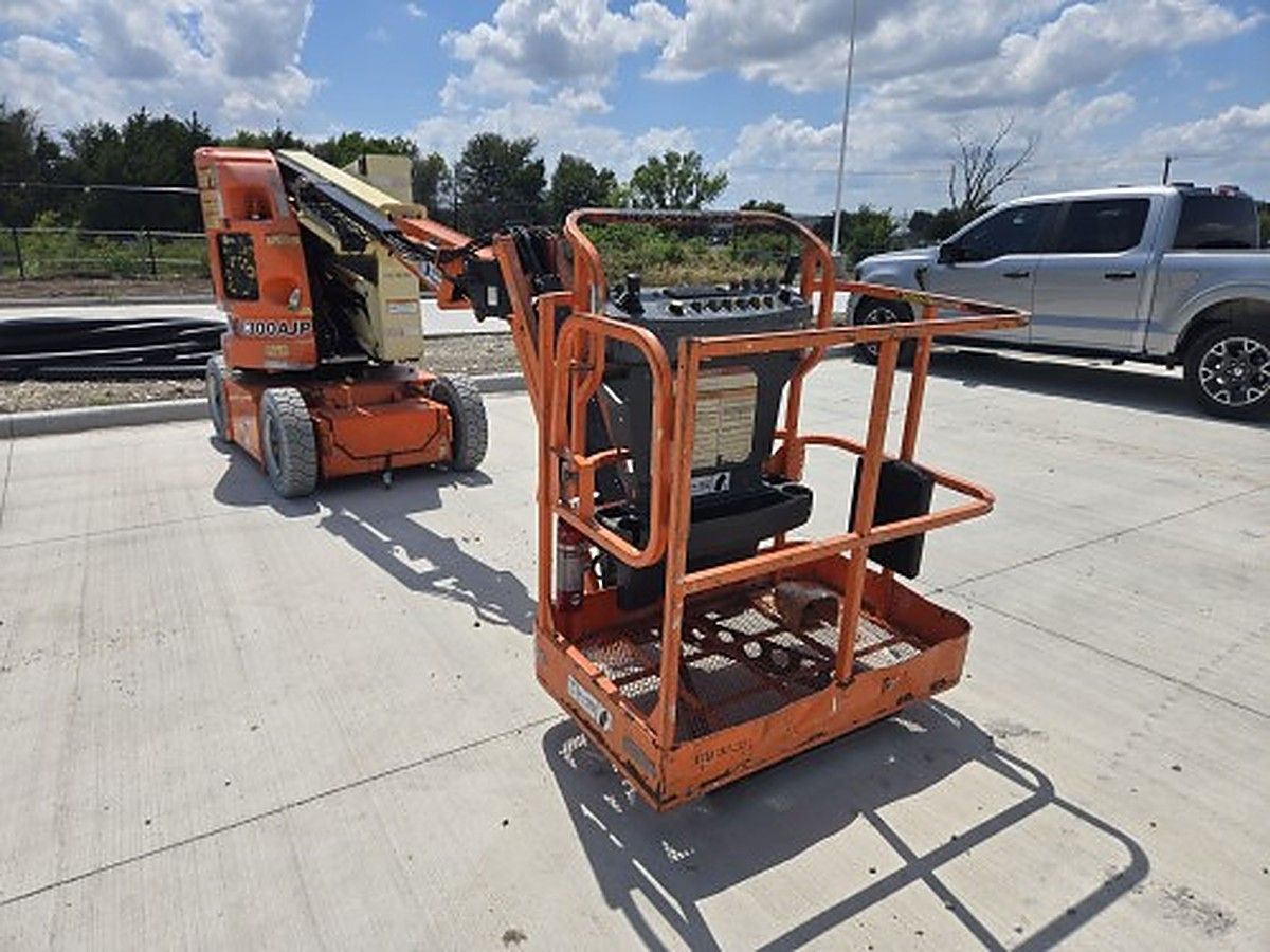 JLG E300AJP photo 3