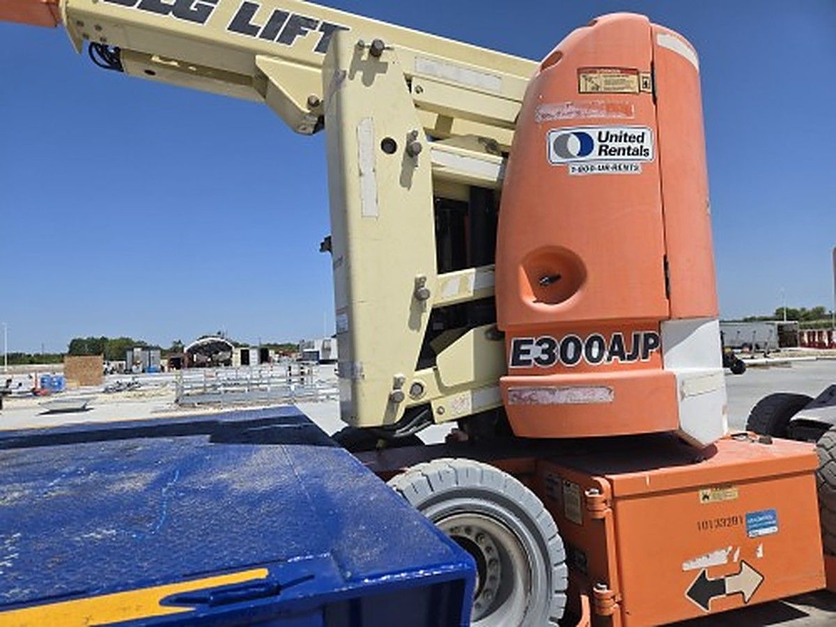 JLG E300AJP photo 4