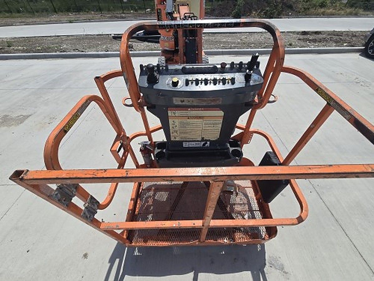 JLG E300AJP photo 9
