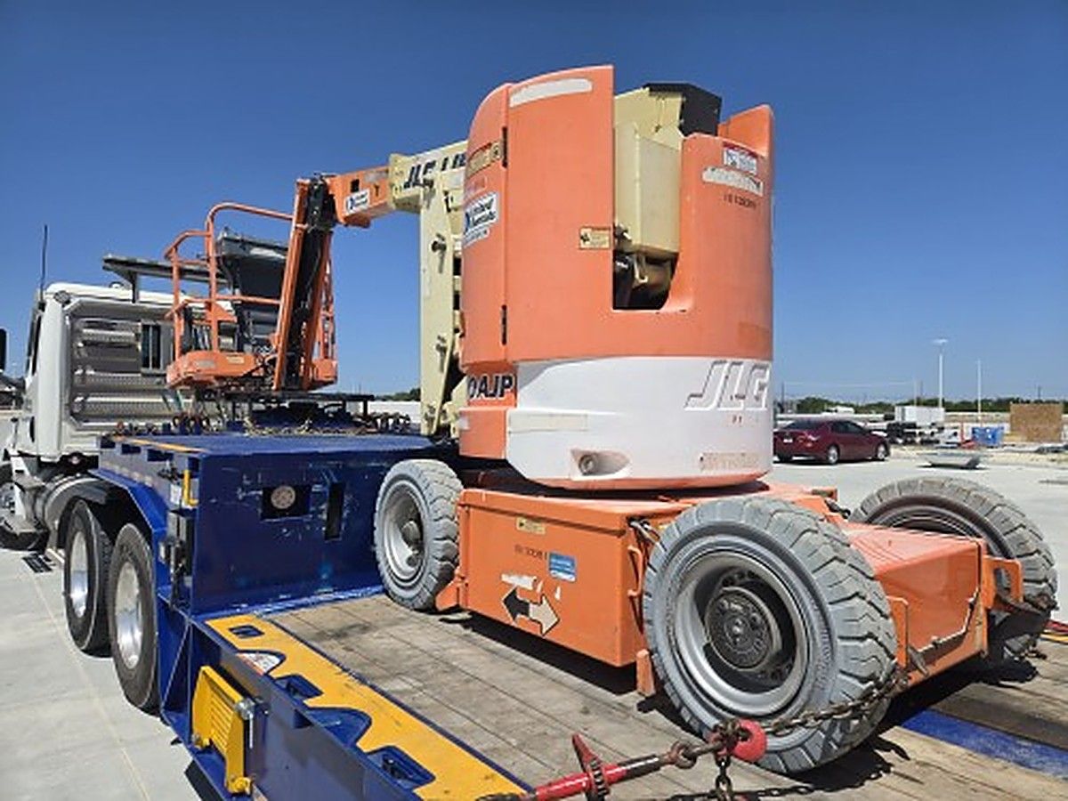 JLG E300AJP photo 10
