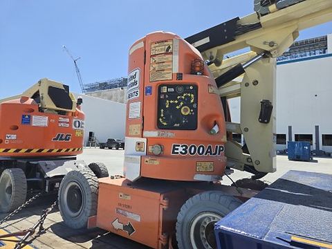 2013 JLG E300AJP Boom 30-33' Articulating Dc