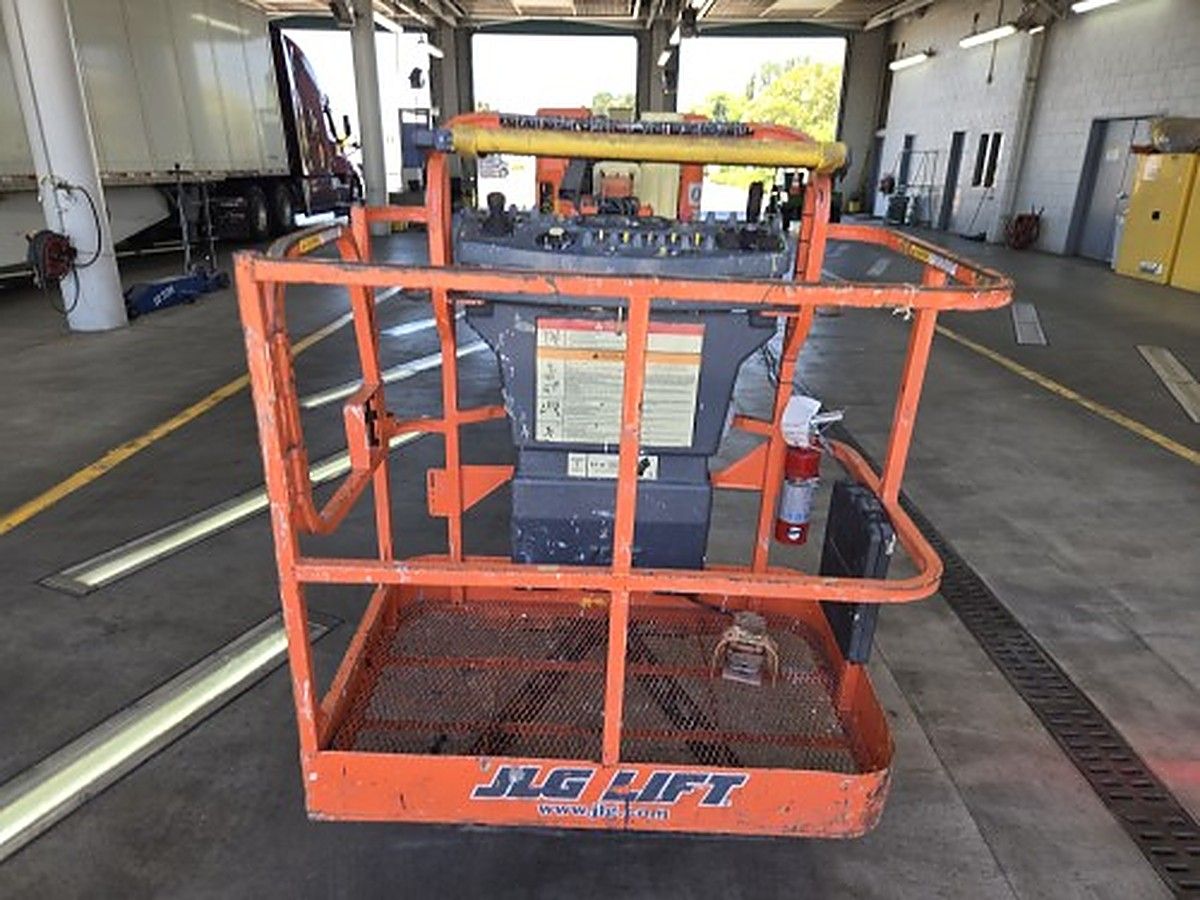 JLG E300AJP photo 4