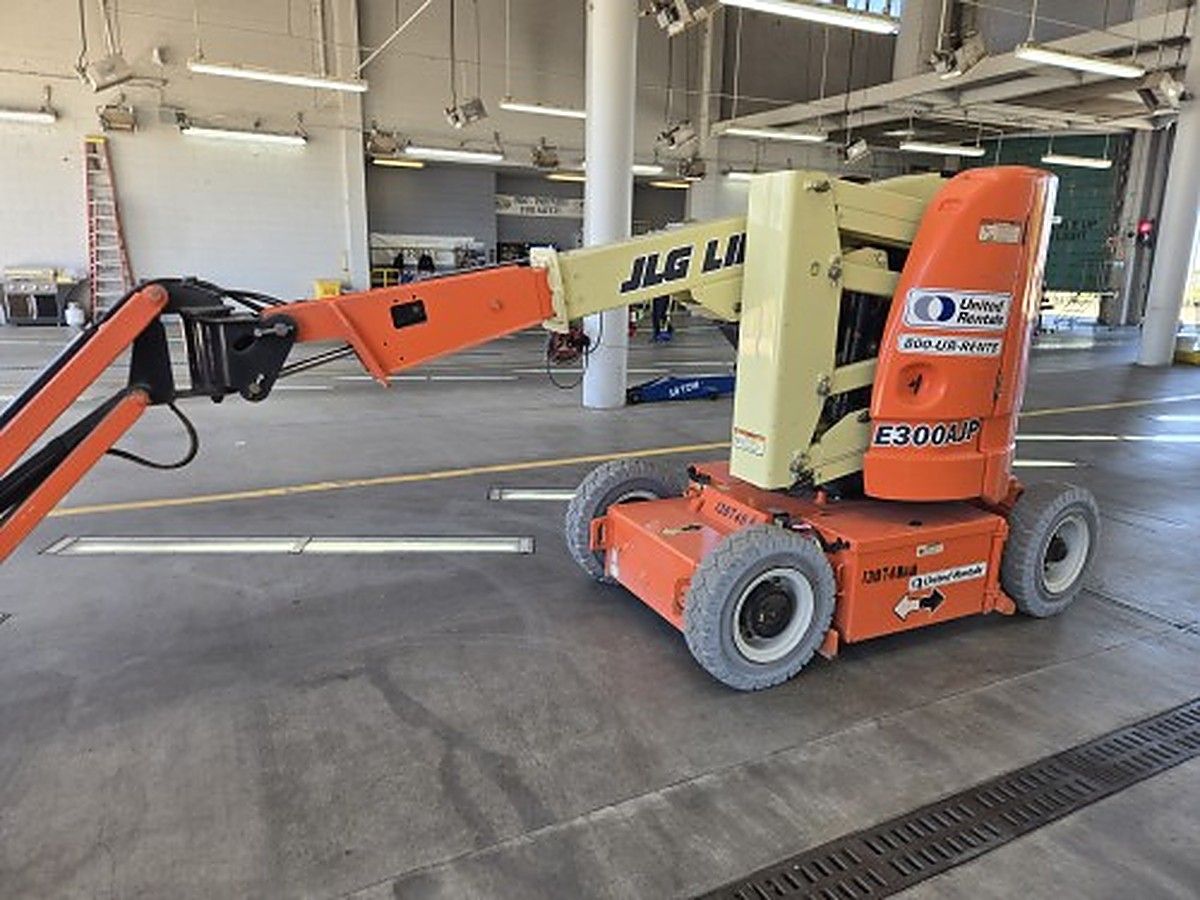JLG E300AJP photo 5