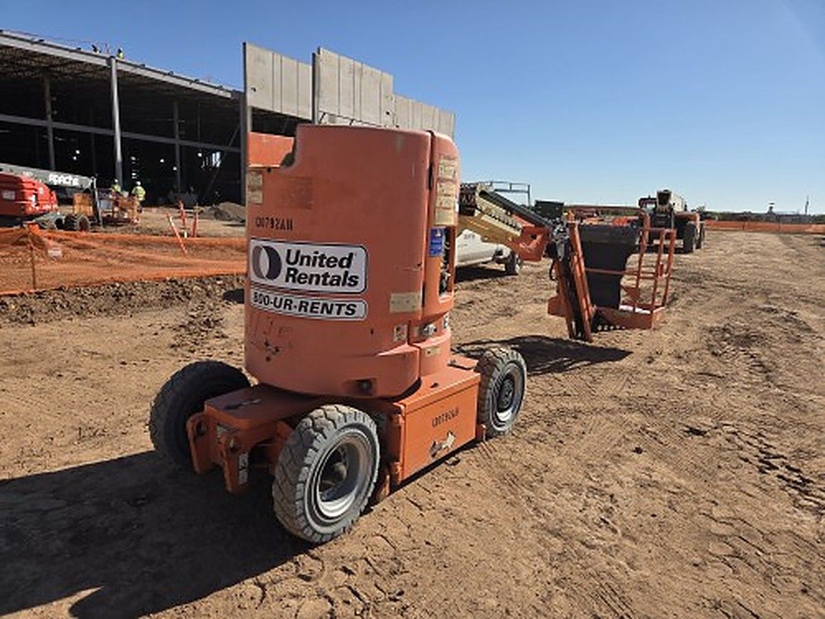 JLG E300AJP photo 2