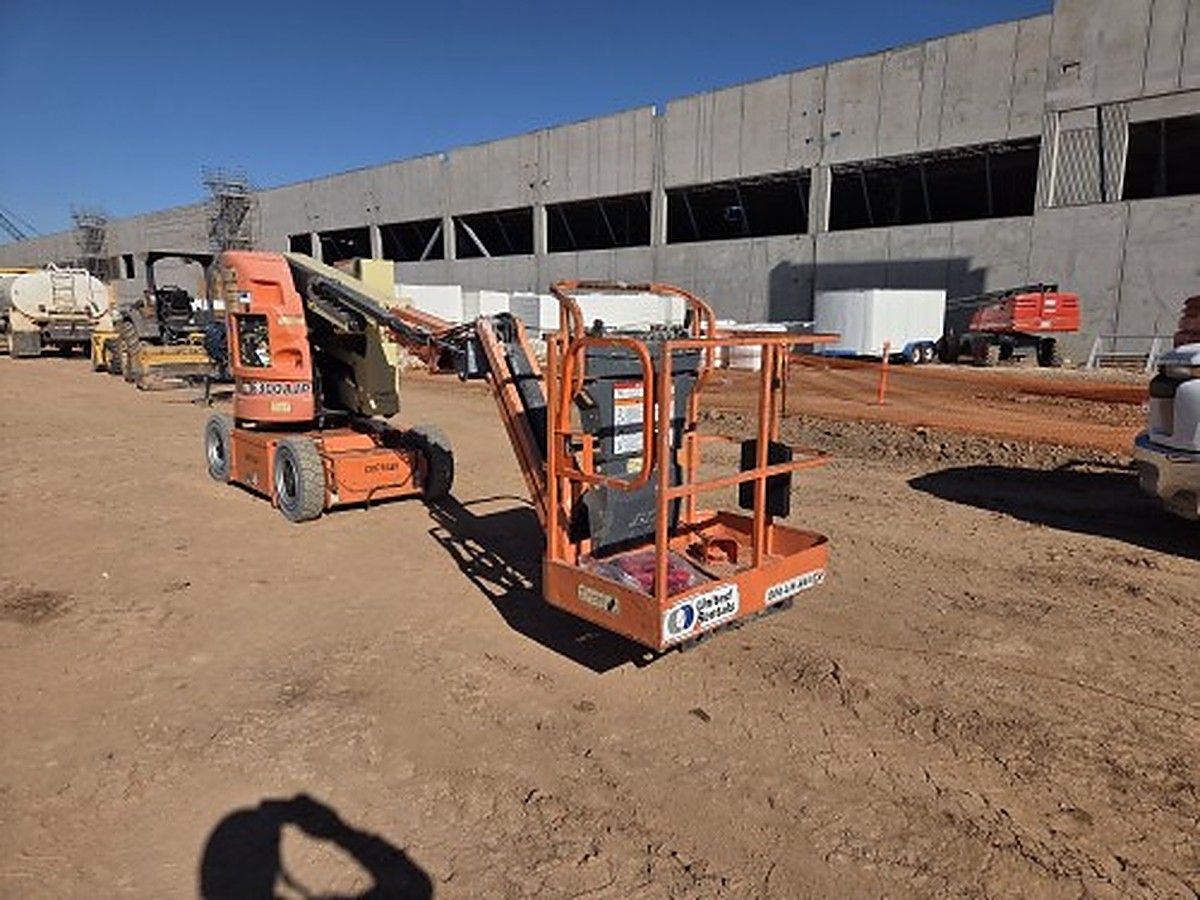 JLG E300AJP photo 3