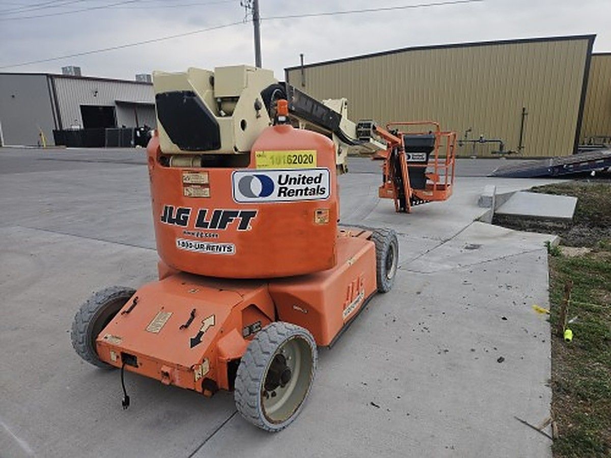JLG E400AJPN photo 2